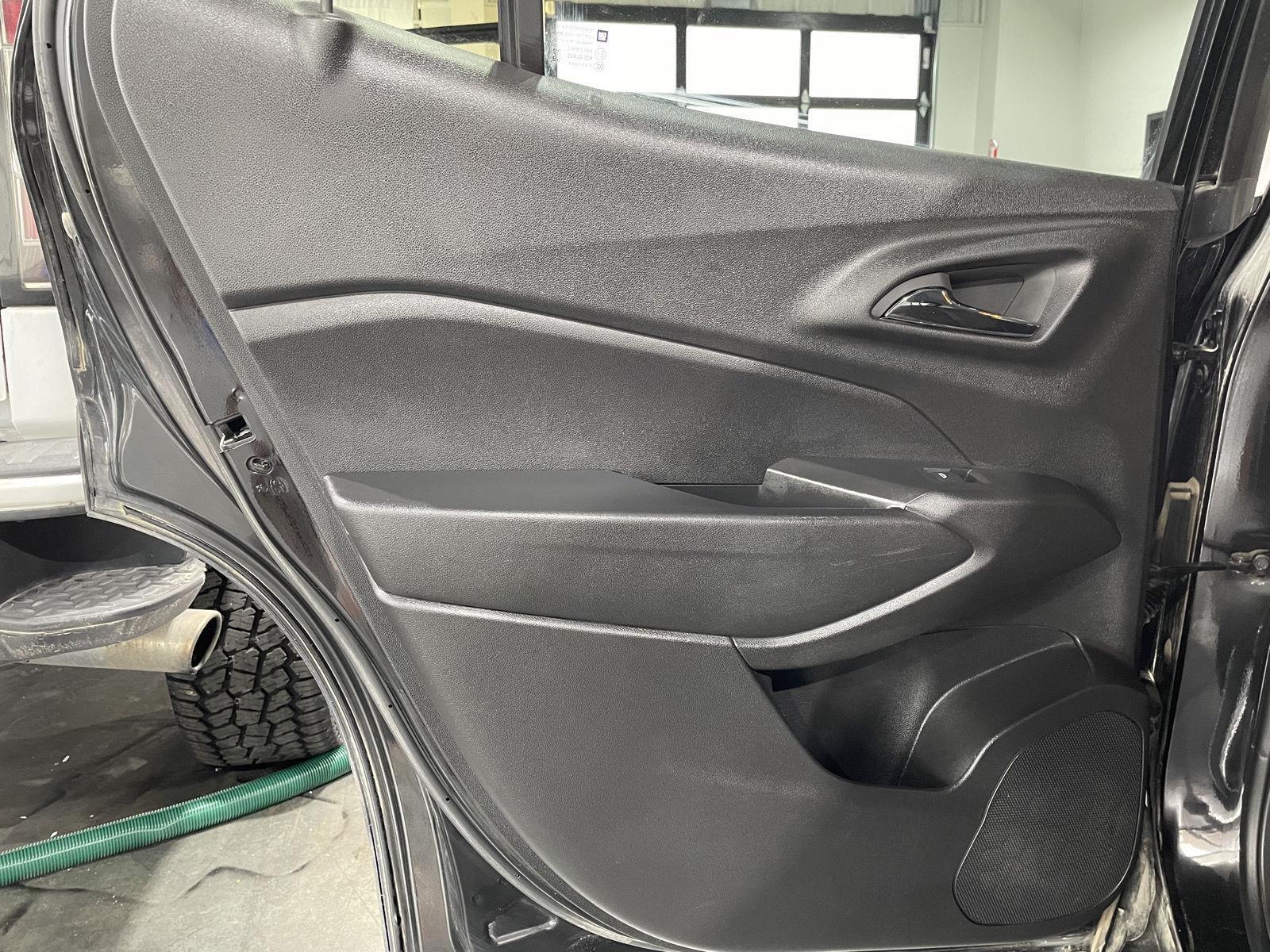 Vehicle photo 14