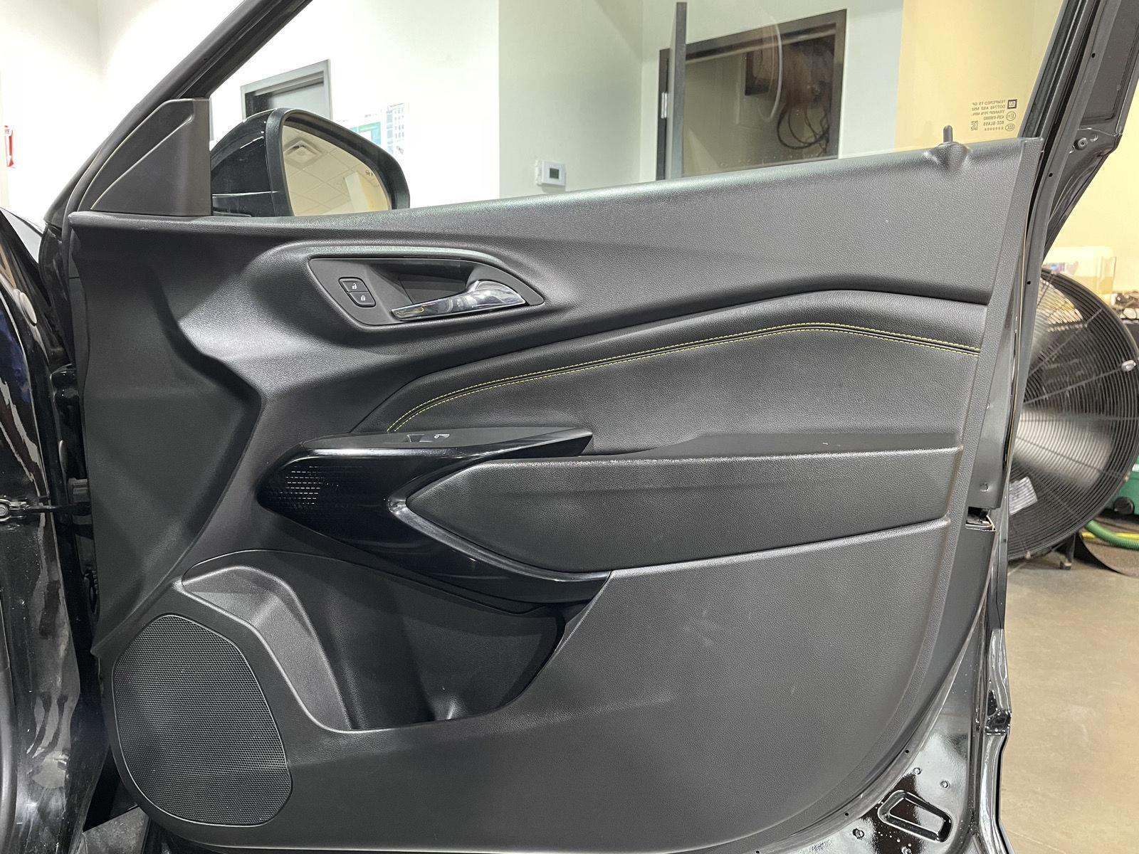 Vehicle photo 18