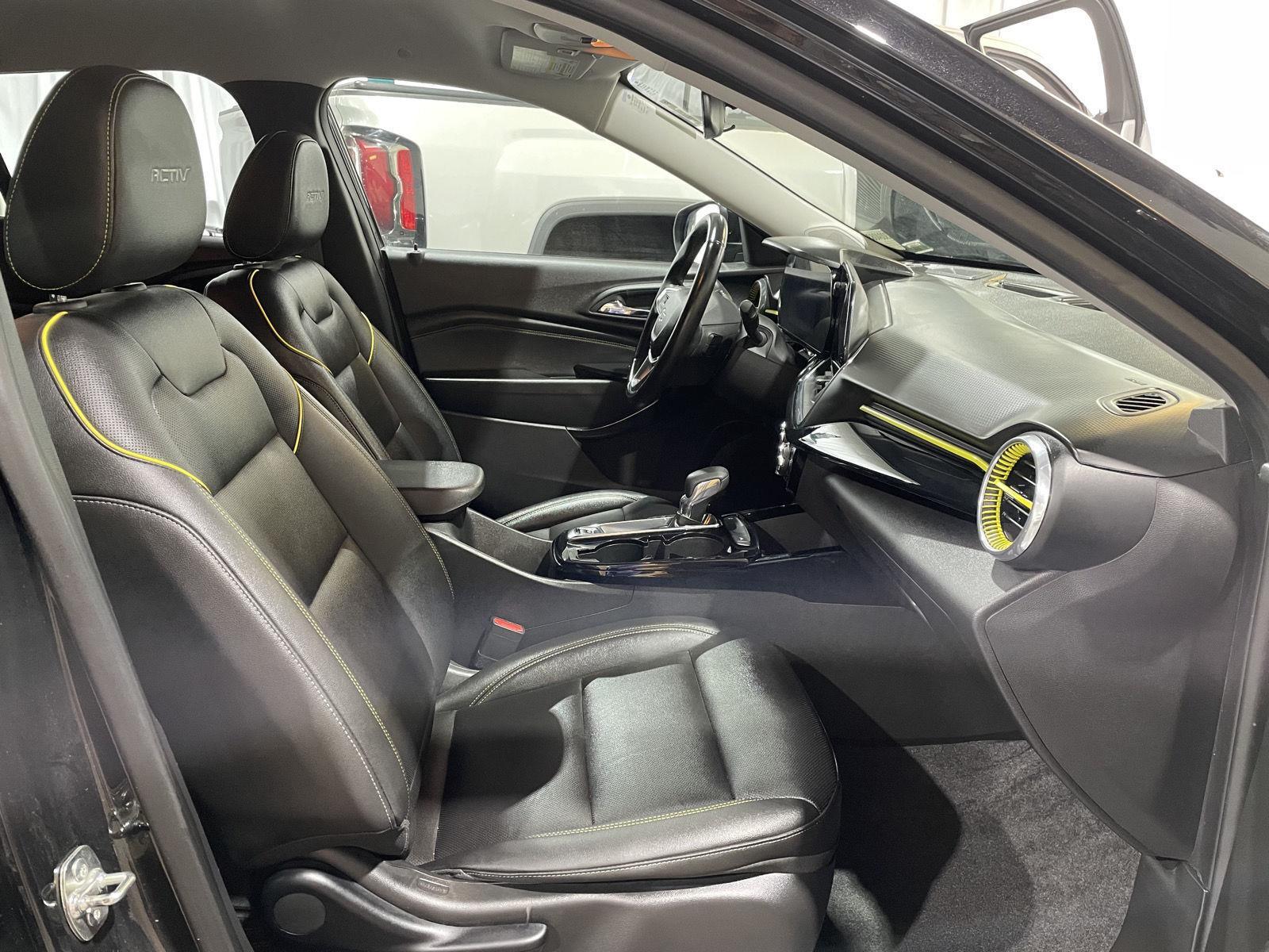 Vehicle photo 19