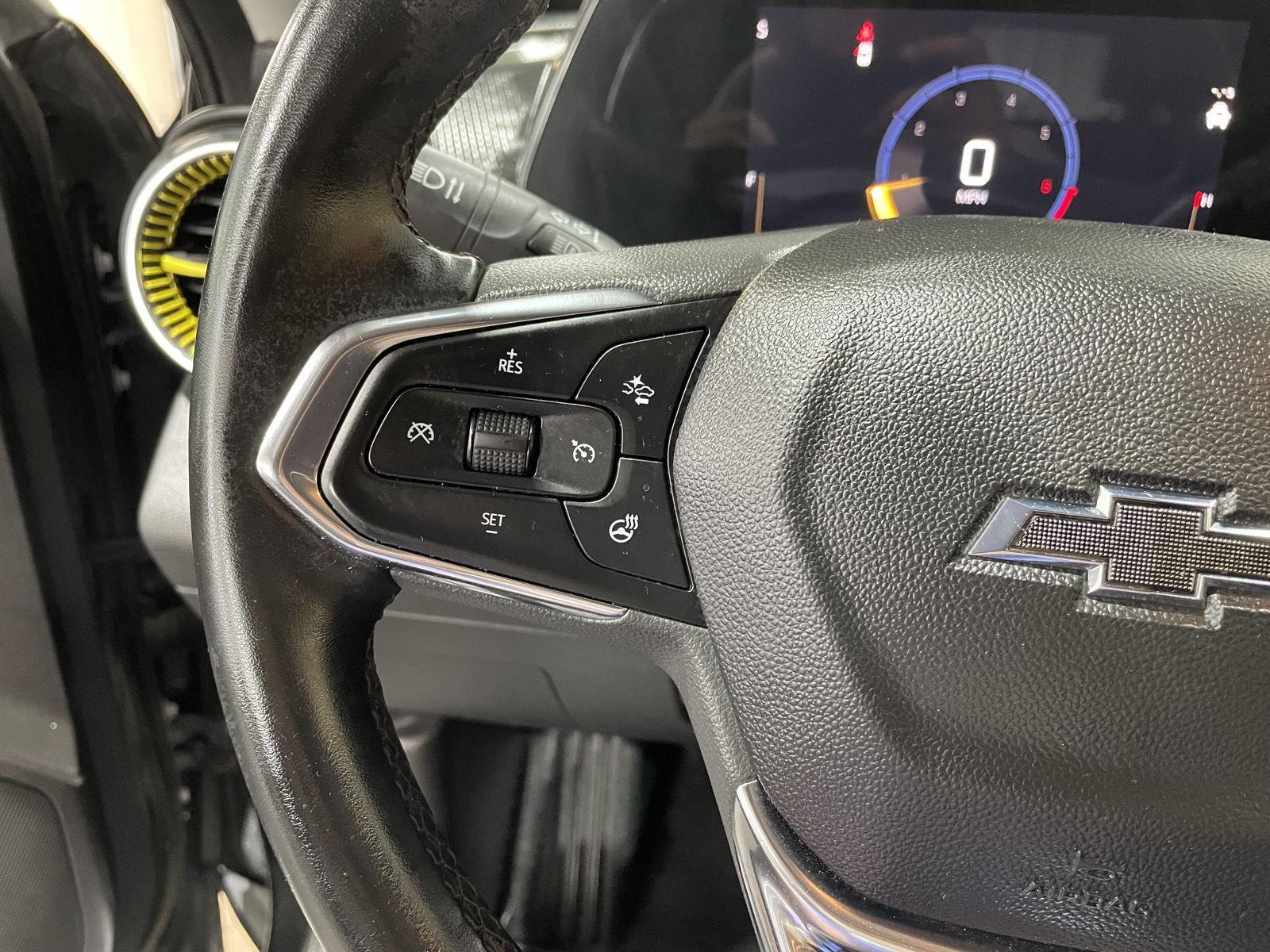 Vehicle photo 23