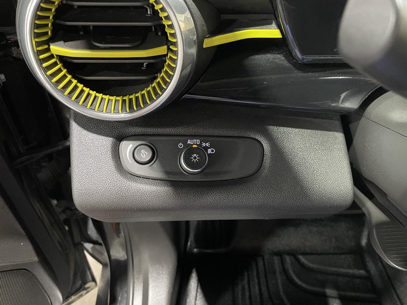 Vehicle photo 25