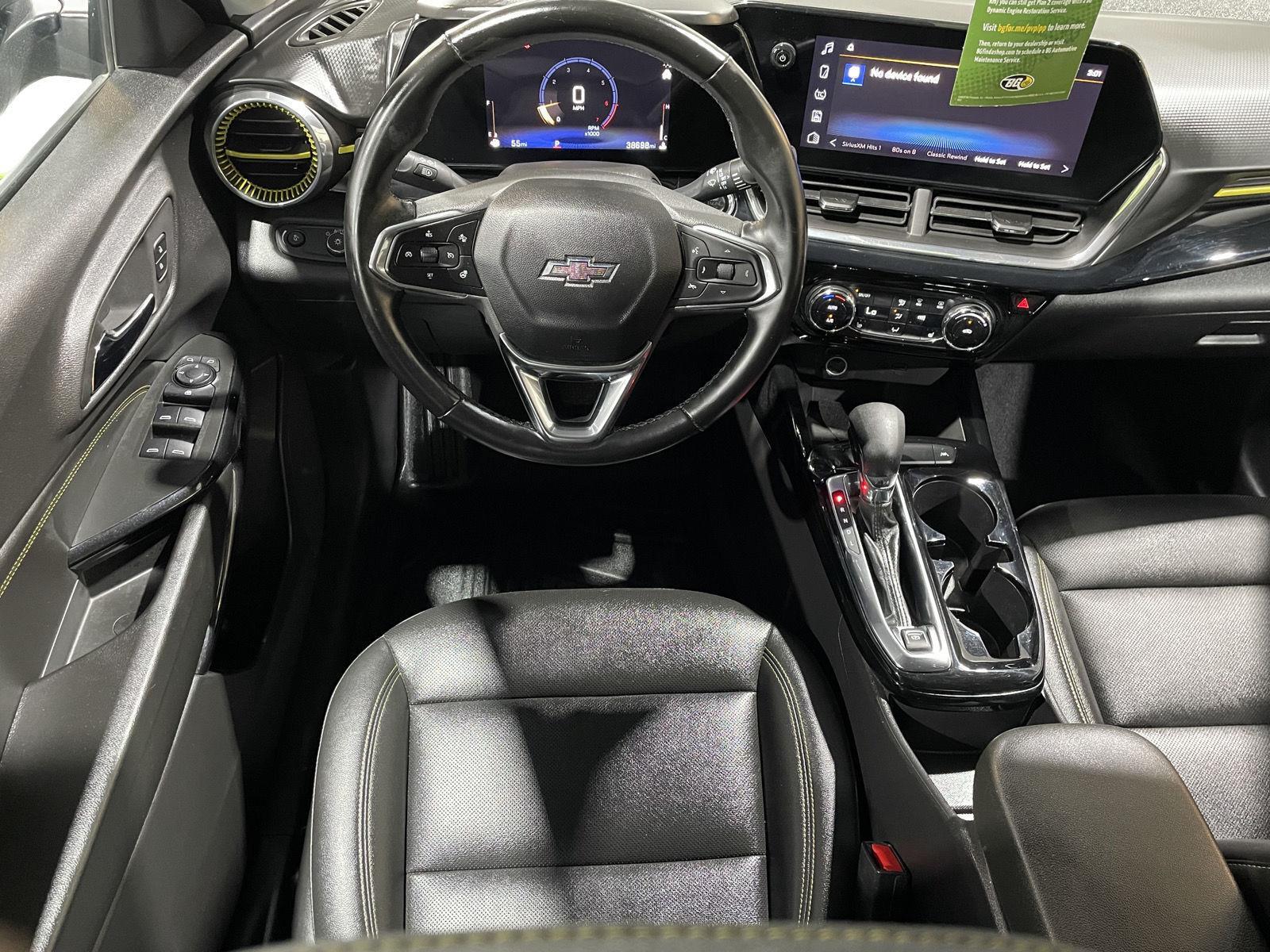 Vehicle photo 32