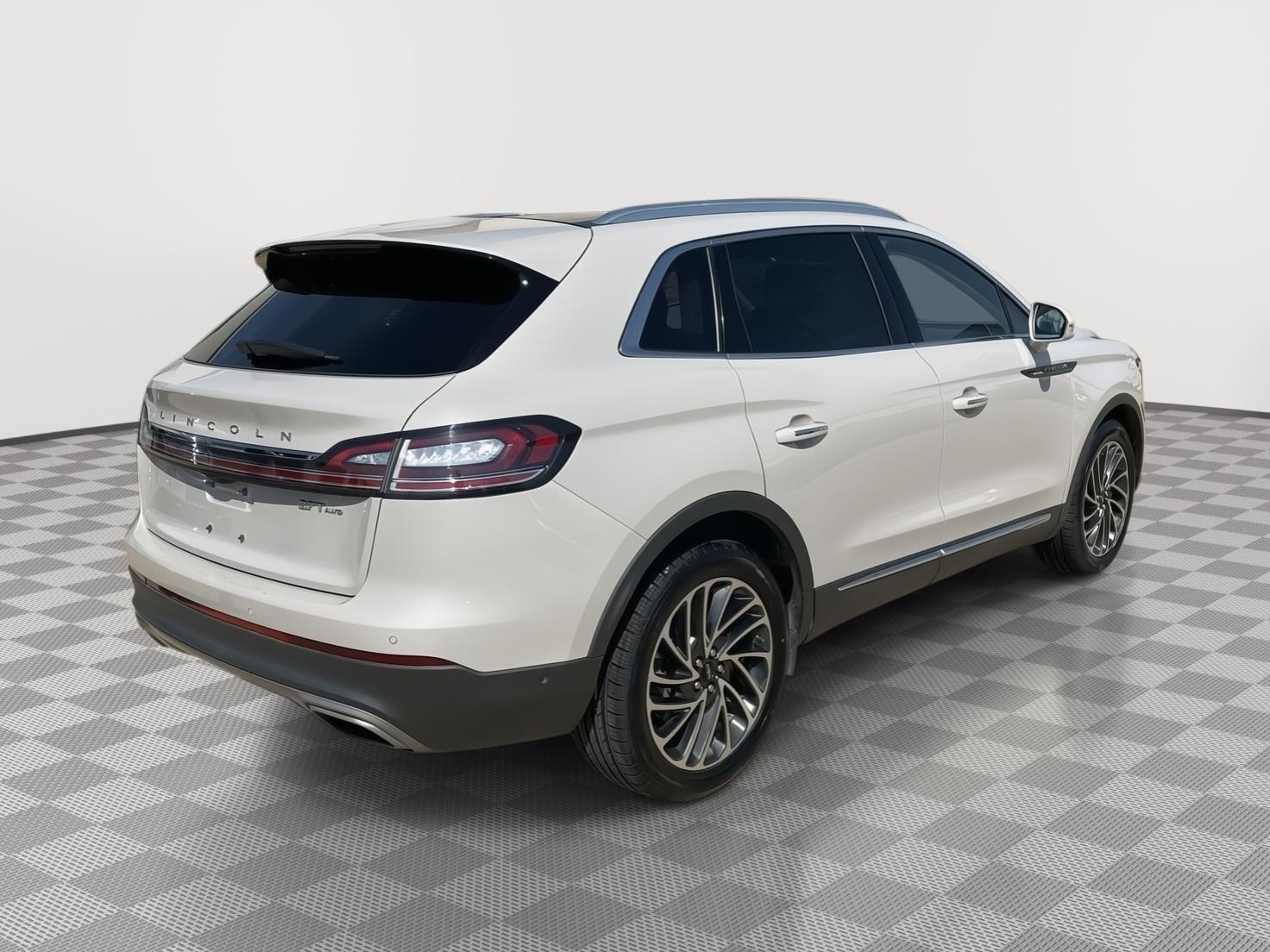 Vehicle photo 6