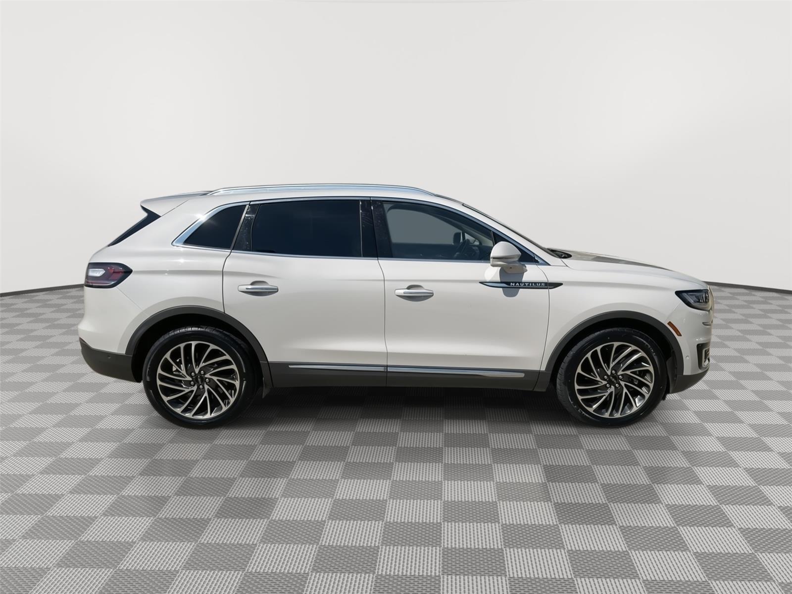 Vehicle photo 7