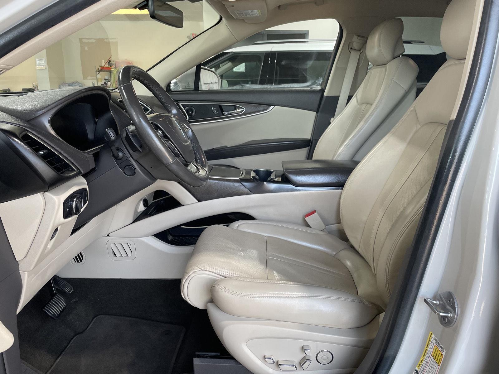 Vehicle photo 11