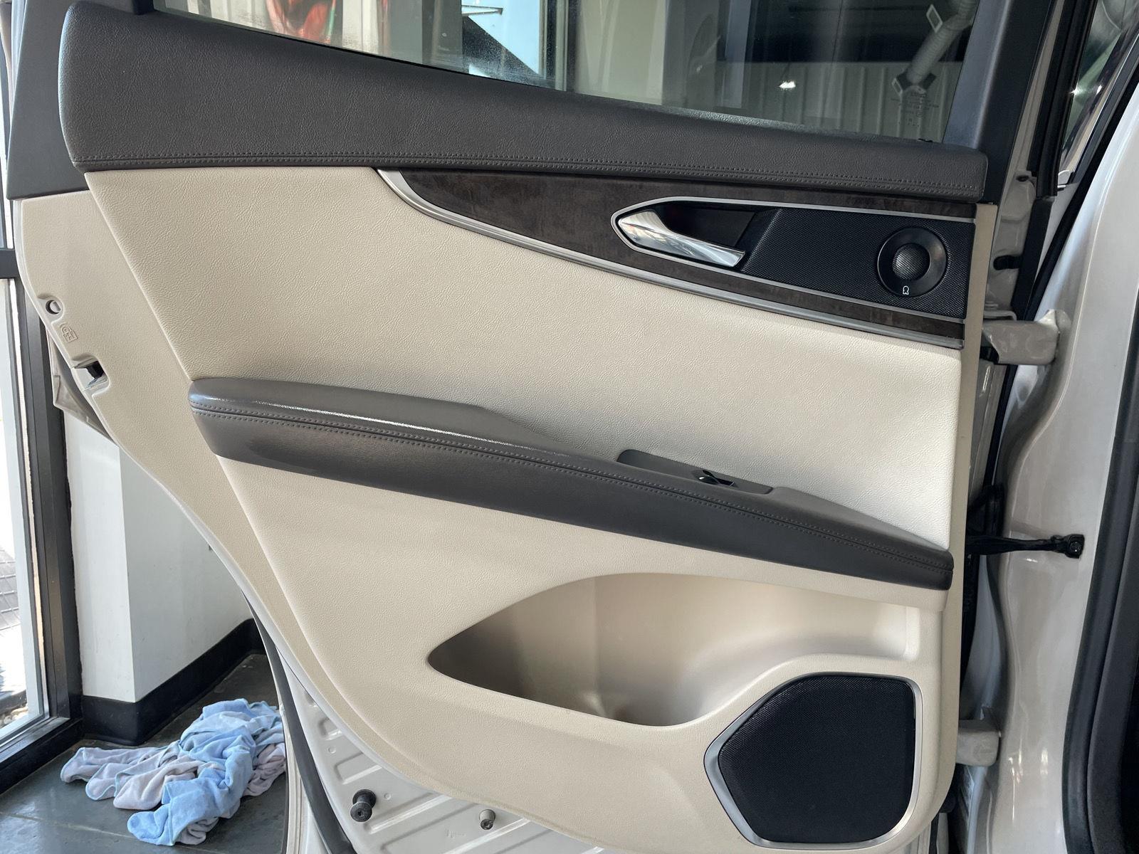 Vehicle photo 15