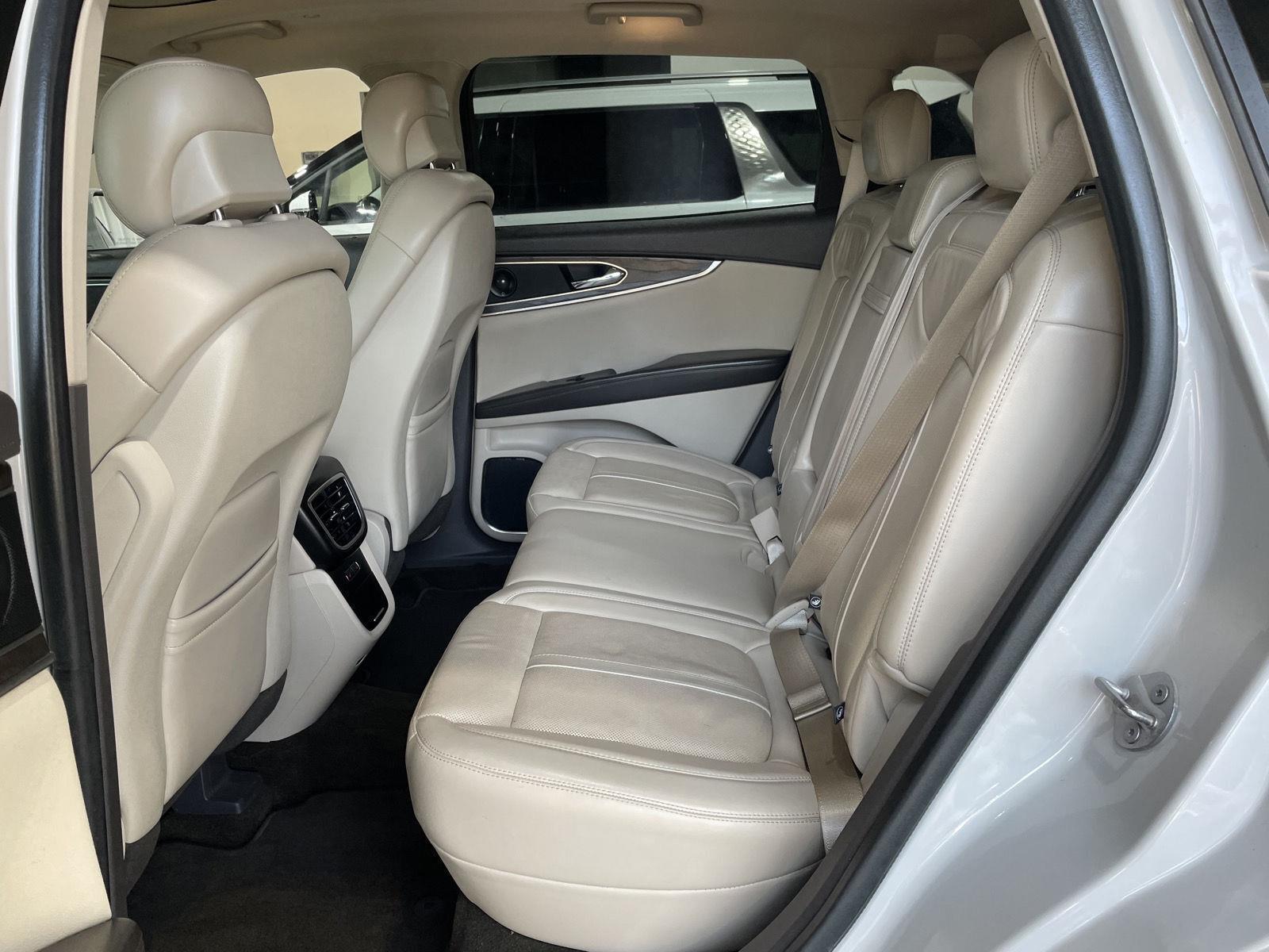 Vehicle photo 16