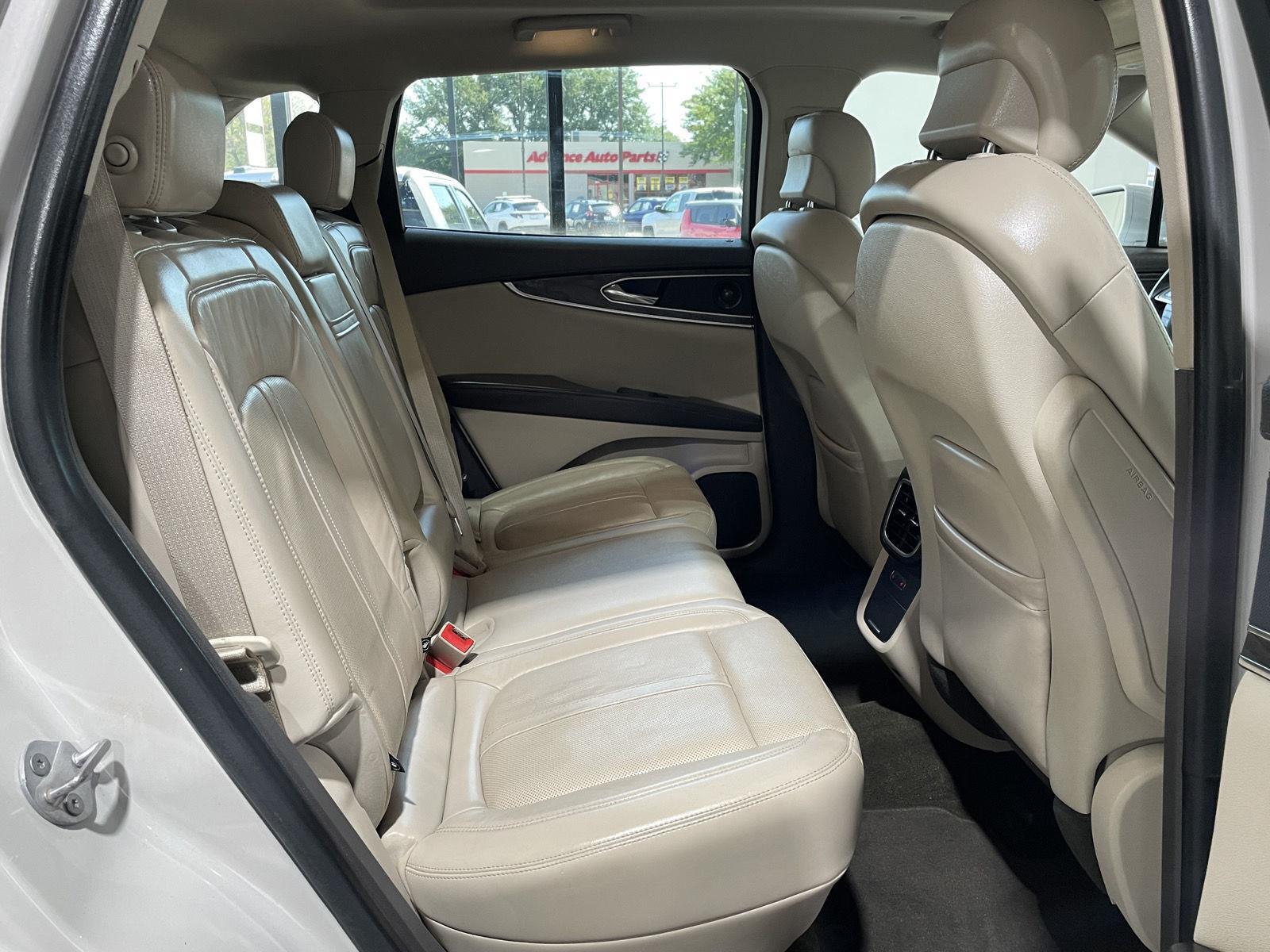 Vehicle photo 18