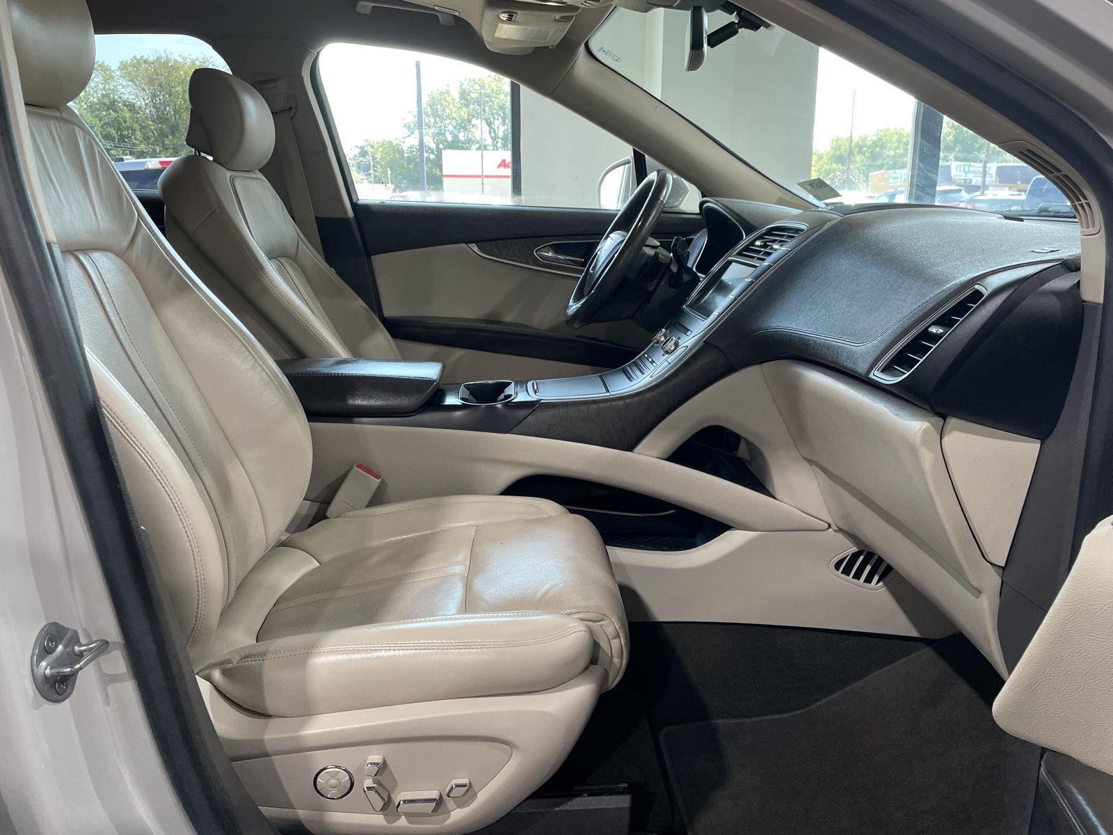 Vehicle photo 20