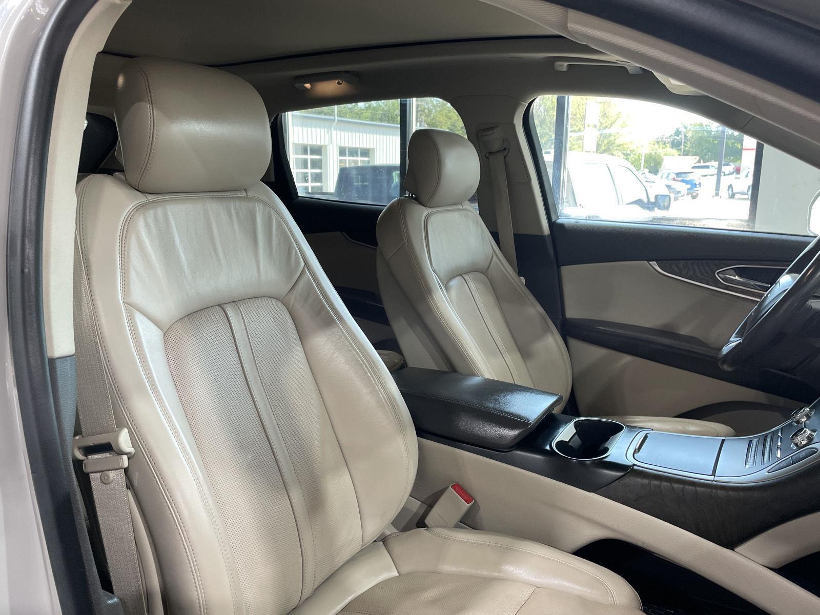 Vehicle photo 21