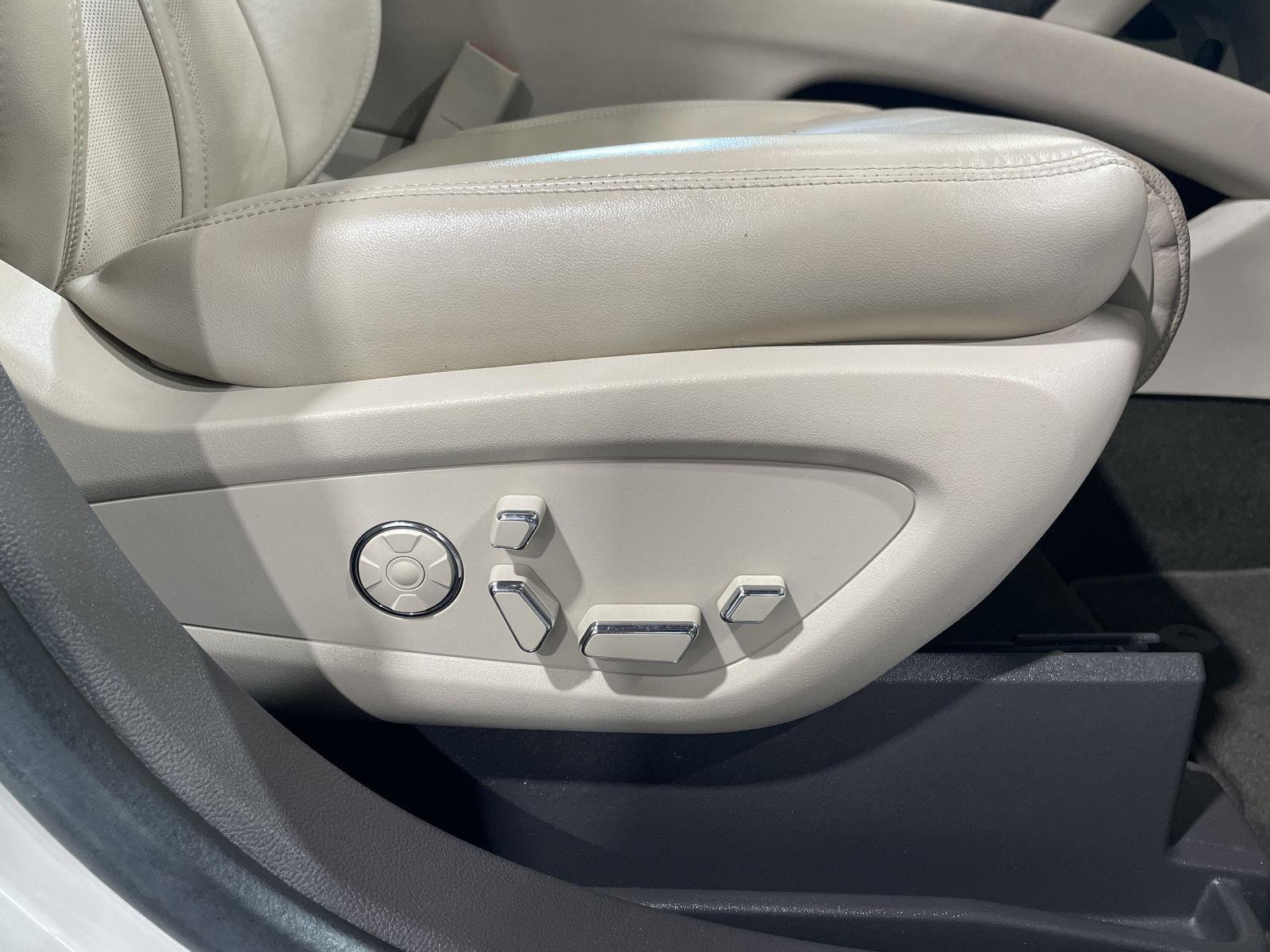 Vehicle photo 22