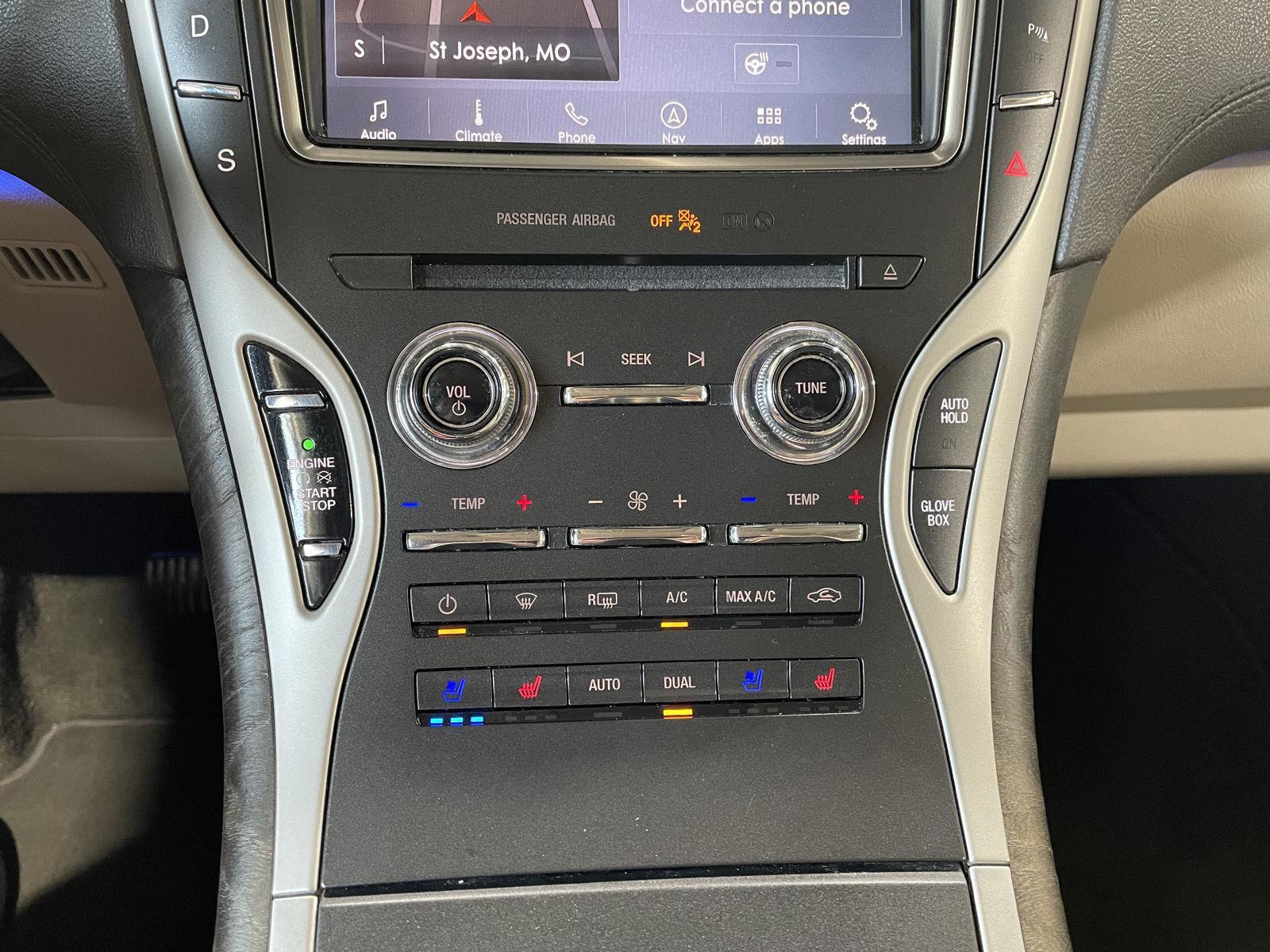 Vehicle photo 26