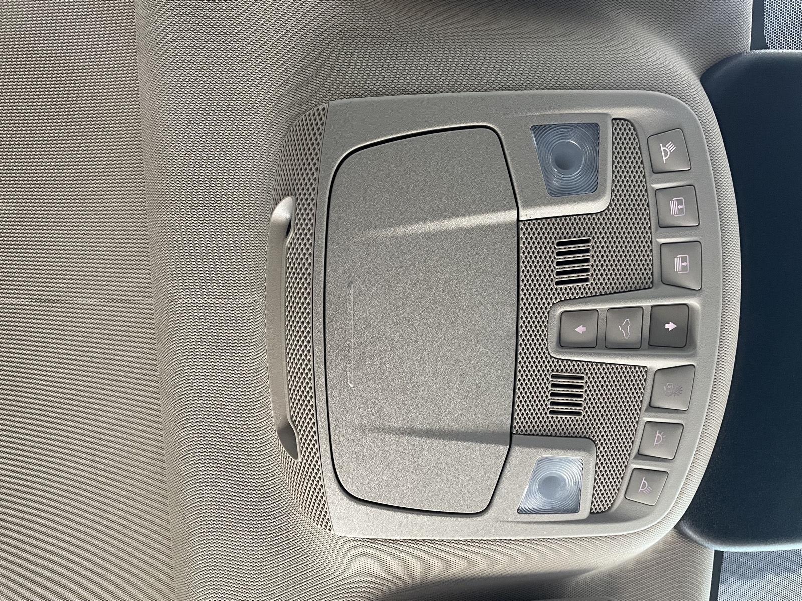 Vehicle photo 31