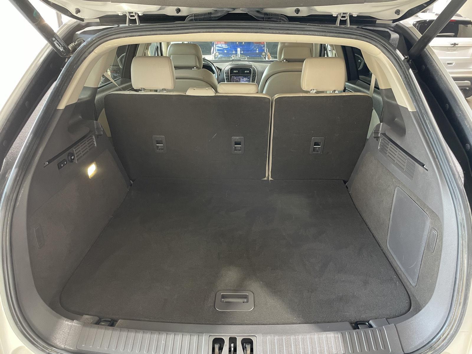 Vehicle photo 32