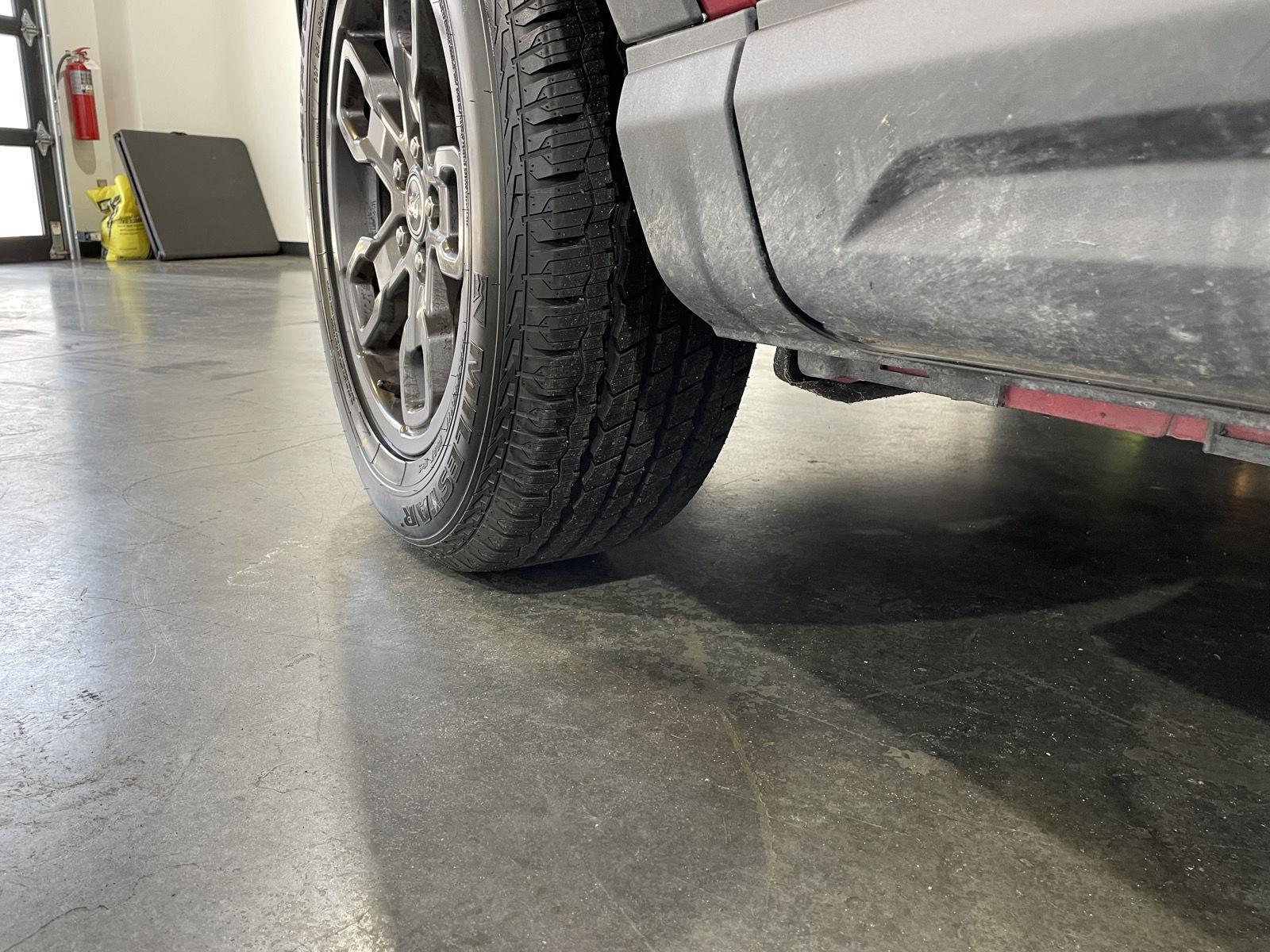 Vehicle photo 9