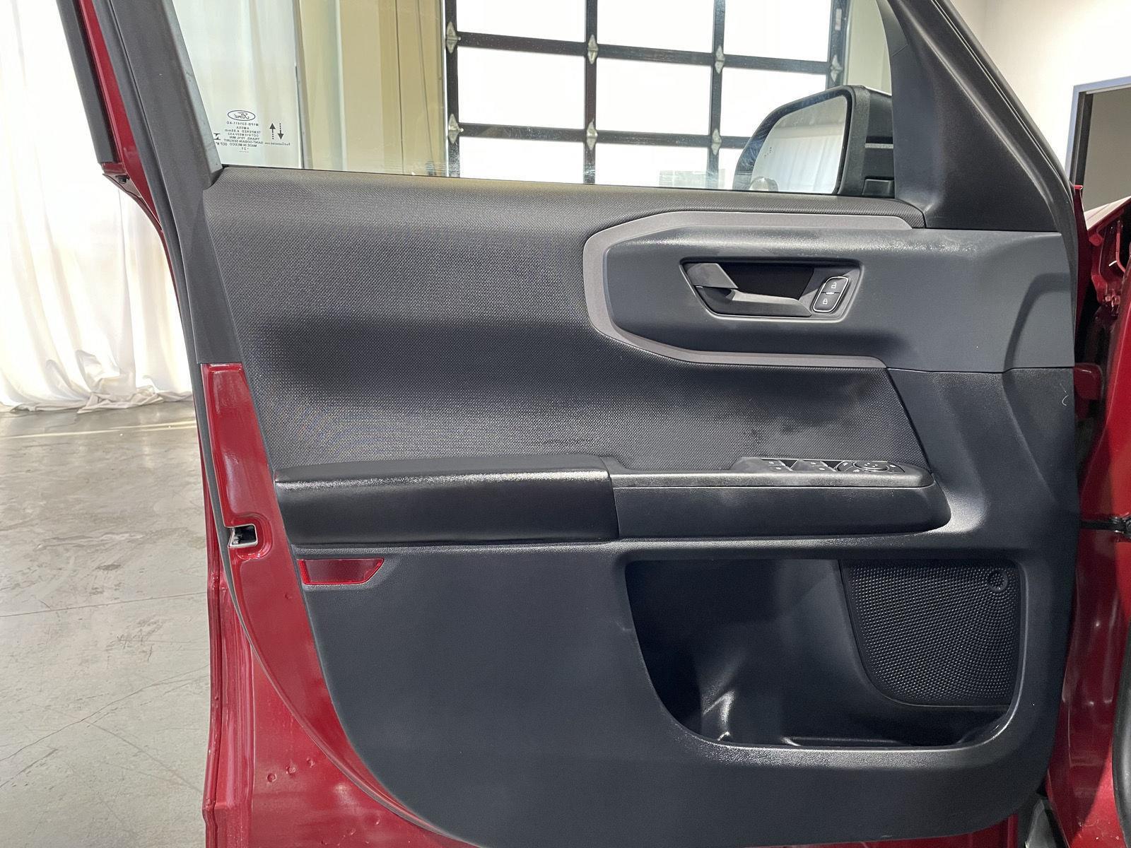 Vehicle photo 10