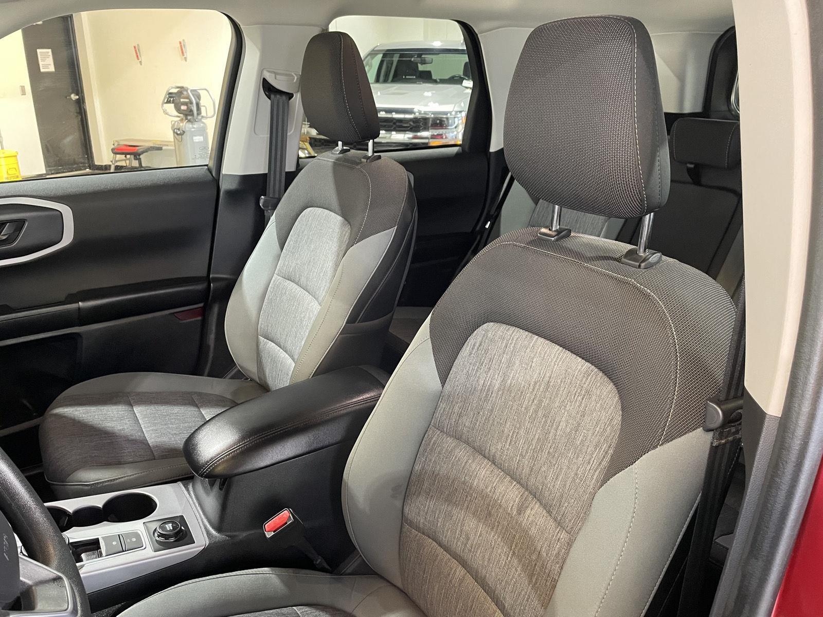 Vehicle photo 12