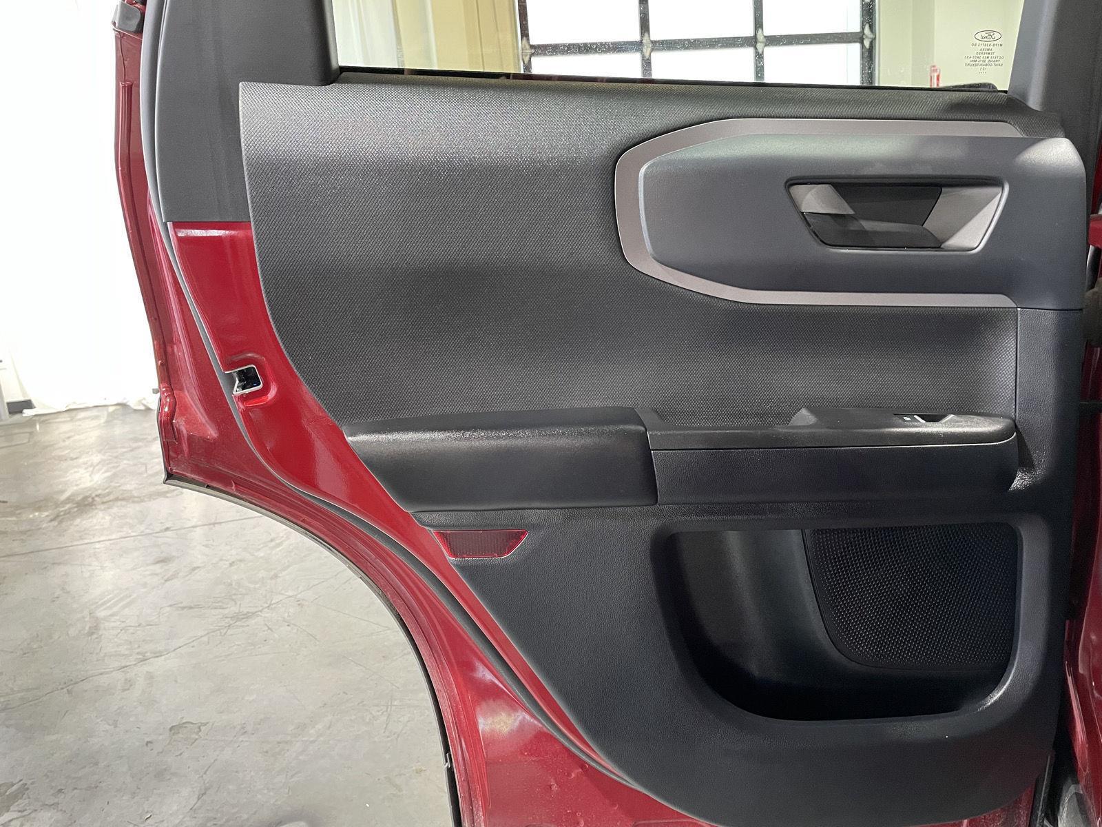 Vehicle photo 13