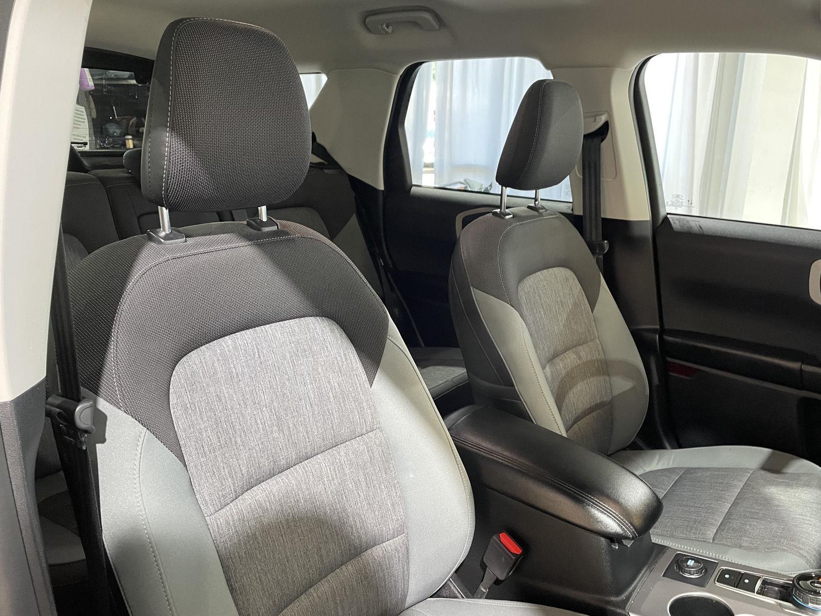 Vehicle photo 19
