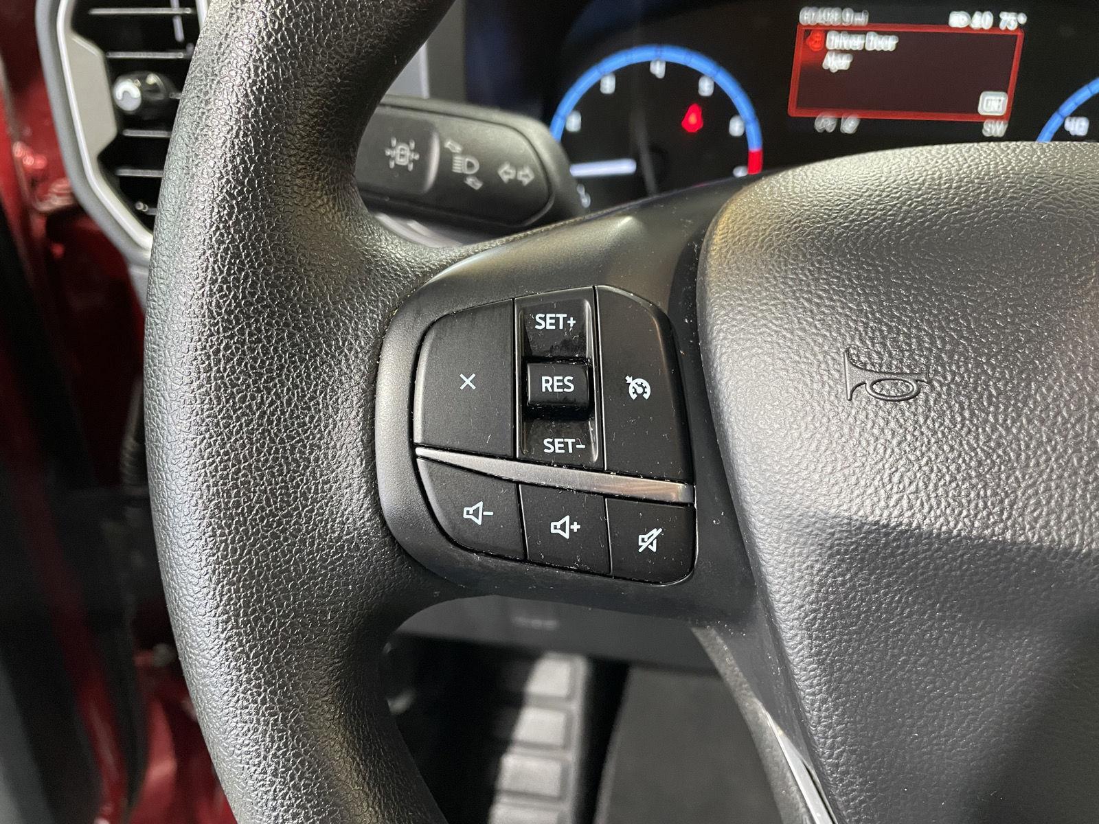 Vehicle photo 25