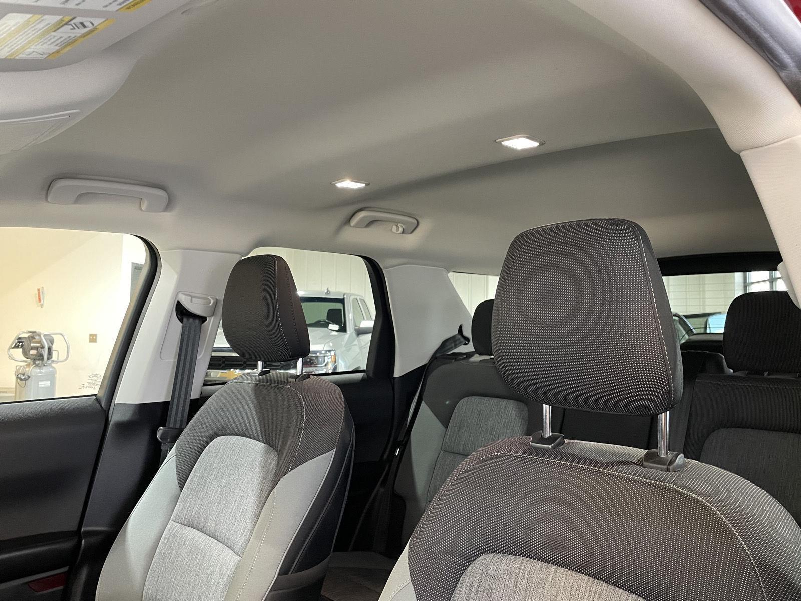 Vehicle photo 28