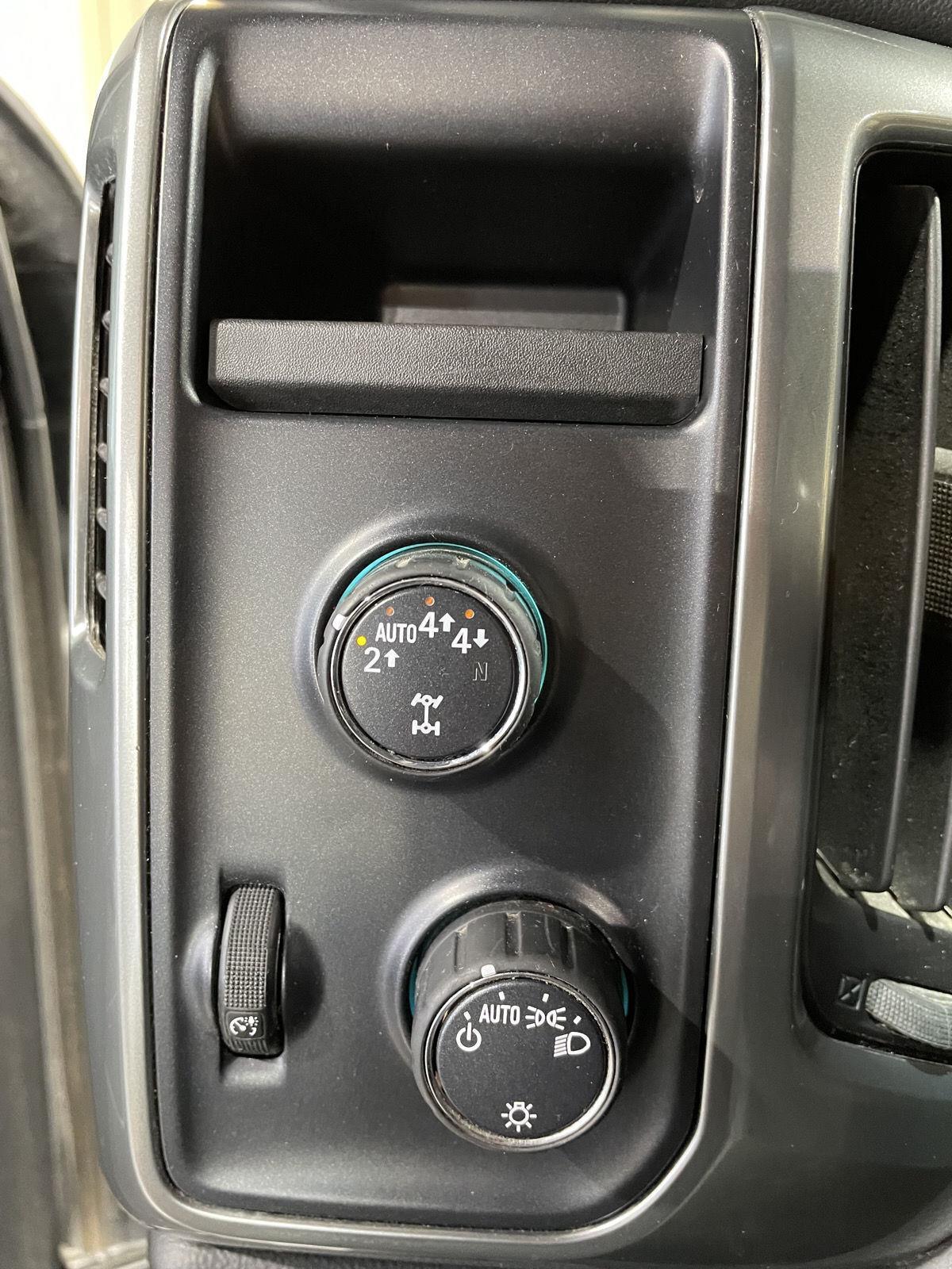Vehicle photo 17