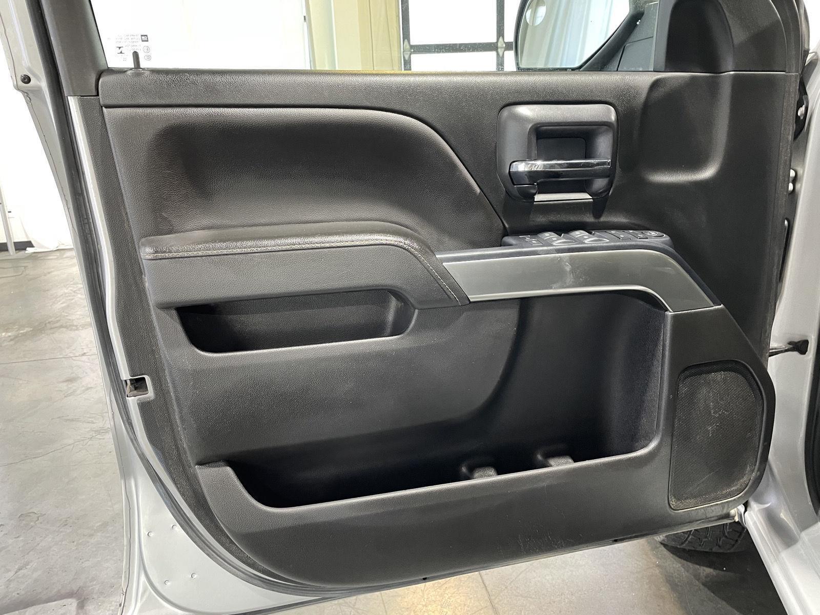 Vehicle photo 18