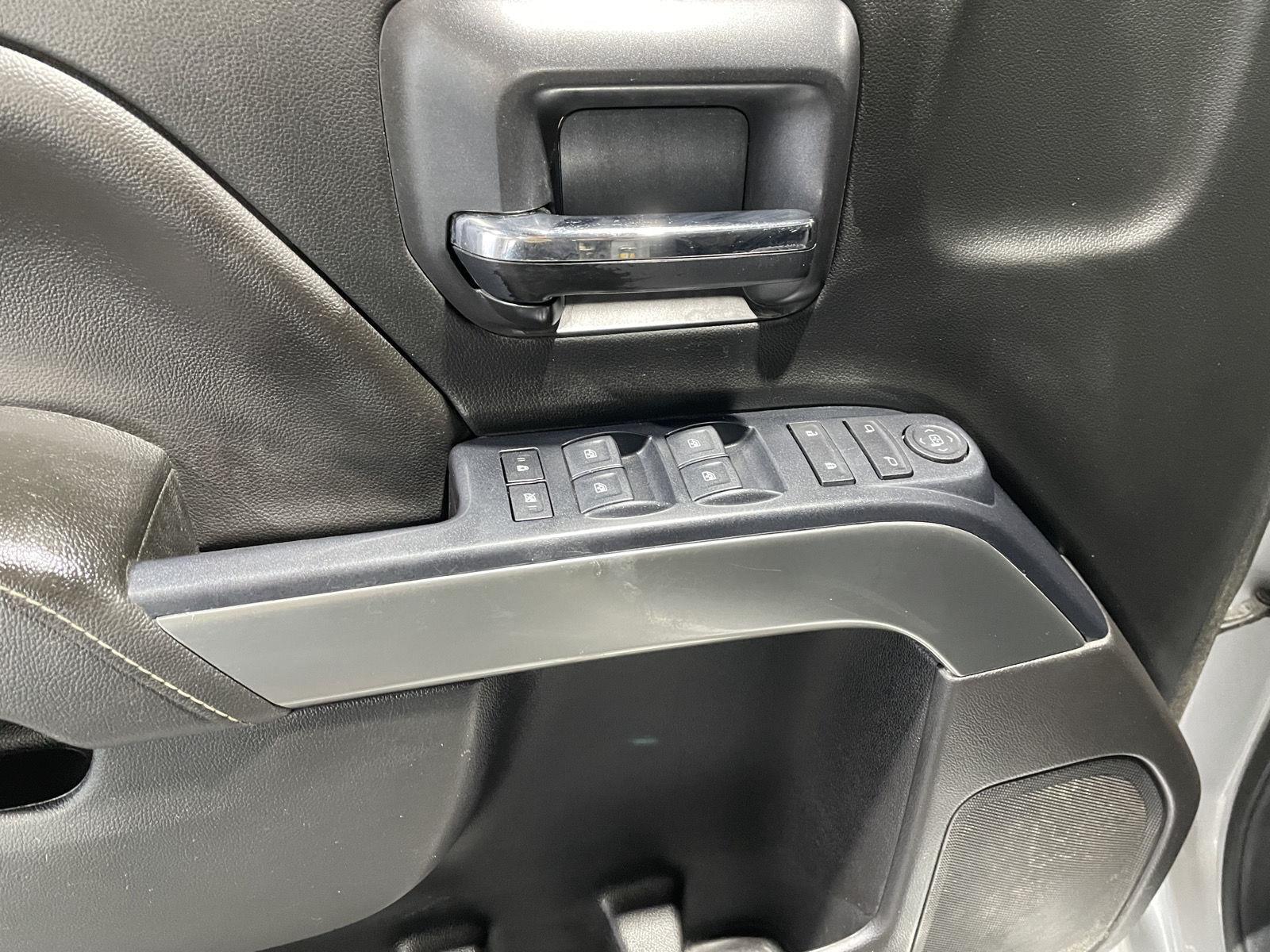Vehicle photo 19