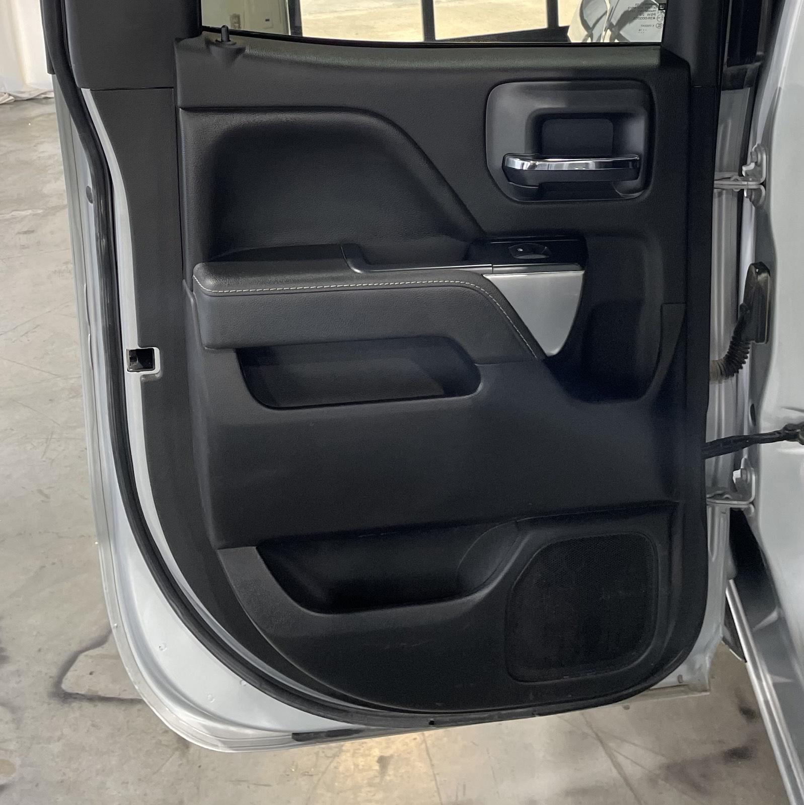 Vehicle photo 24