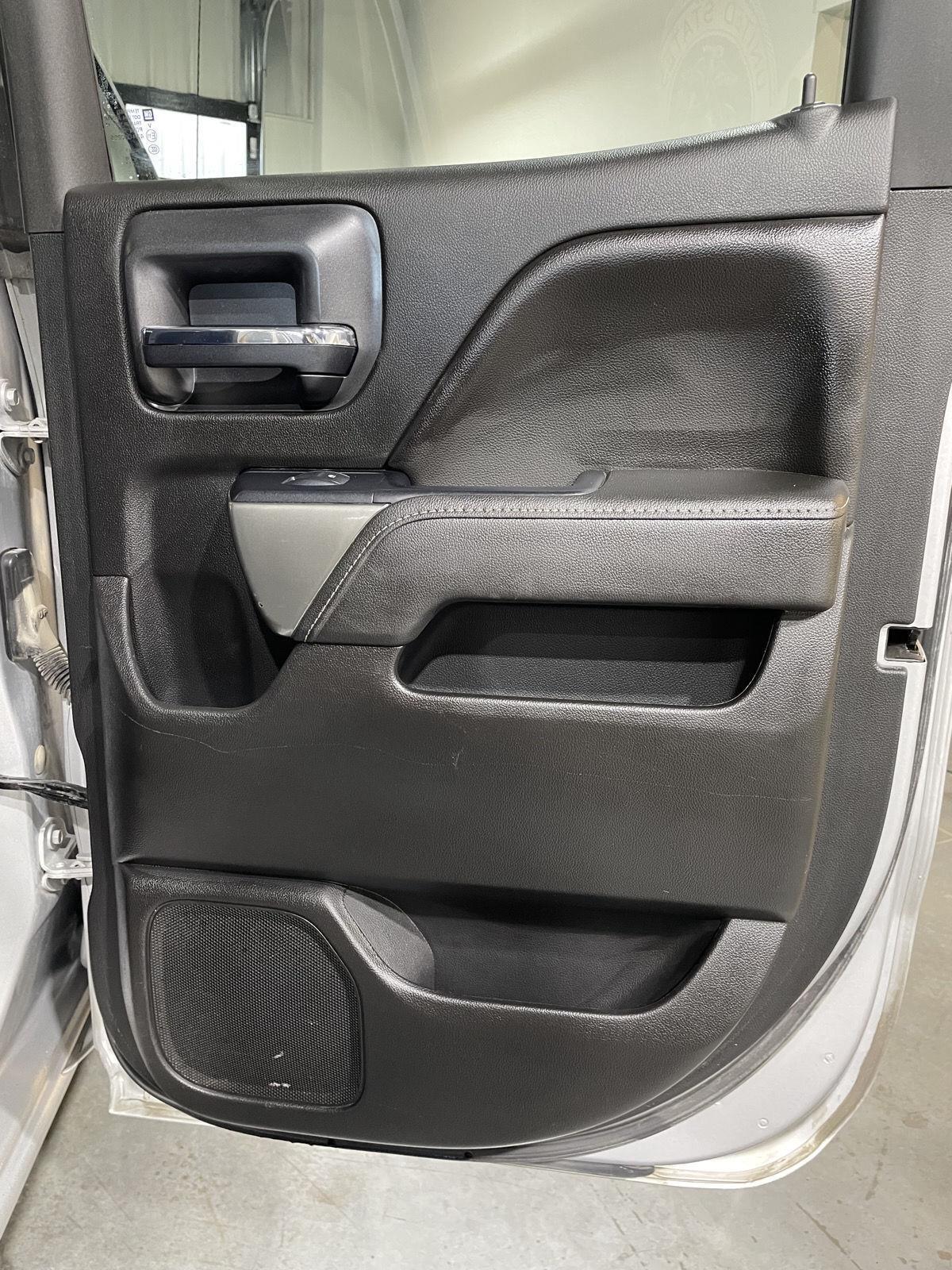 Vehicle photo 26