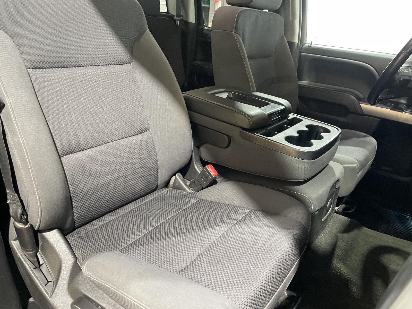Vehicle photo 30