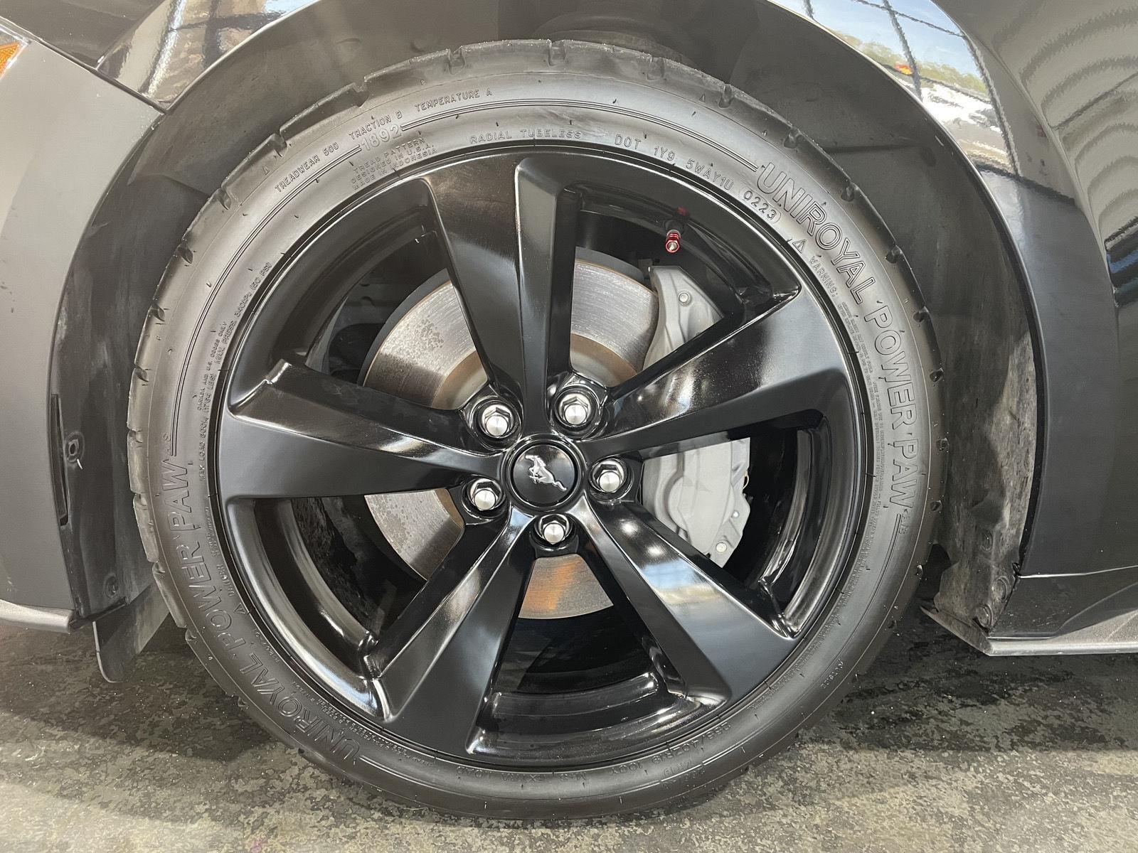 Vehicle photo 9