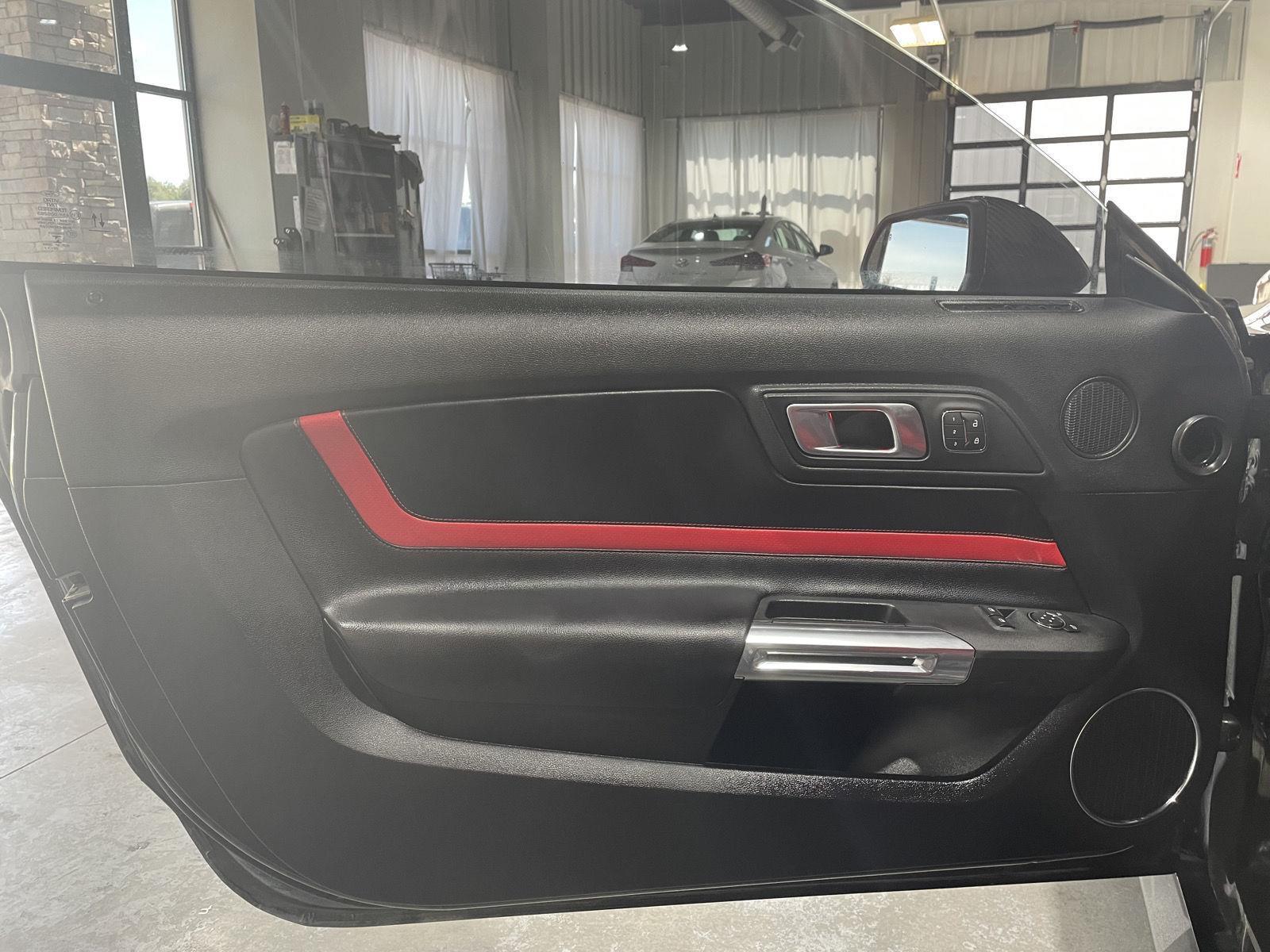 Vehicle photo 11