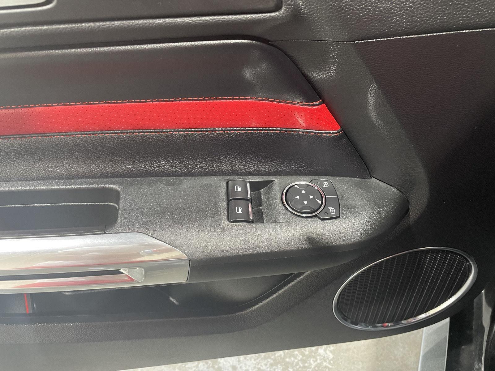 Vehicle photo 14