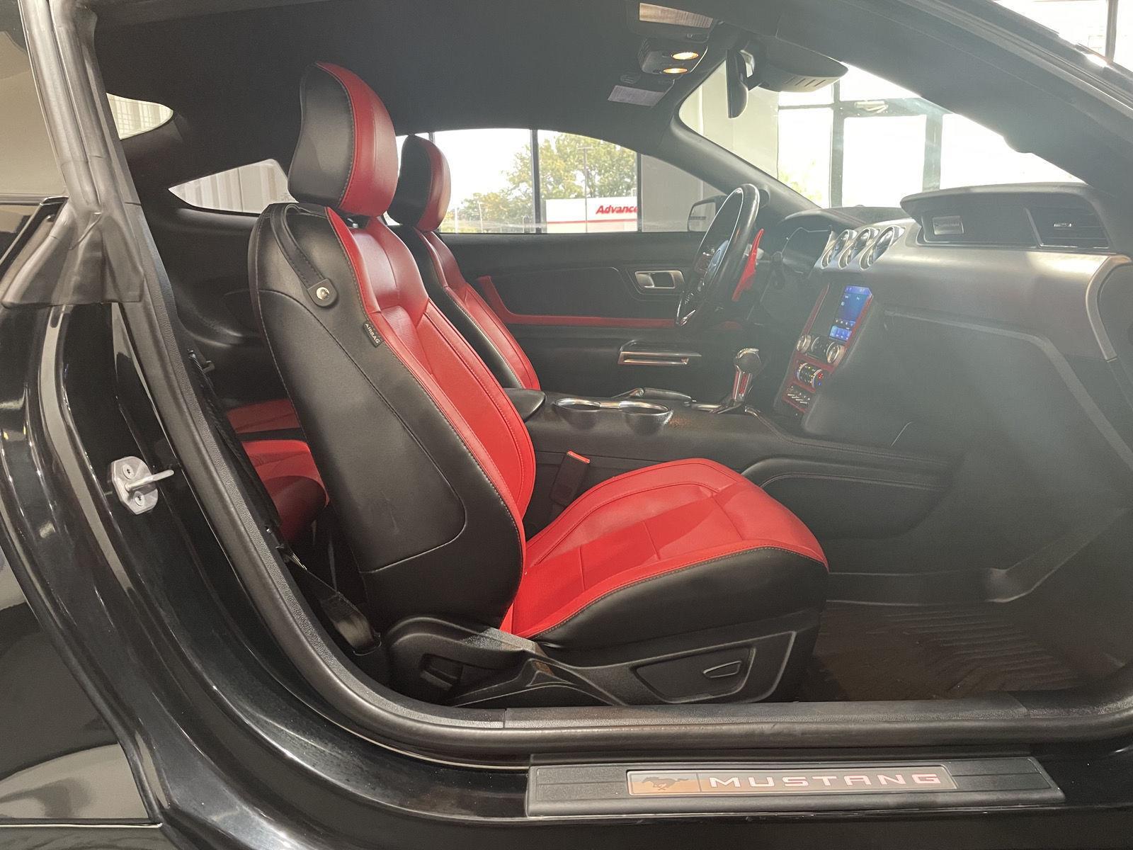Vehicle photo 18