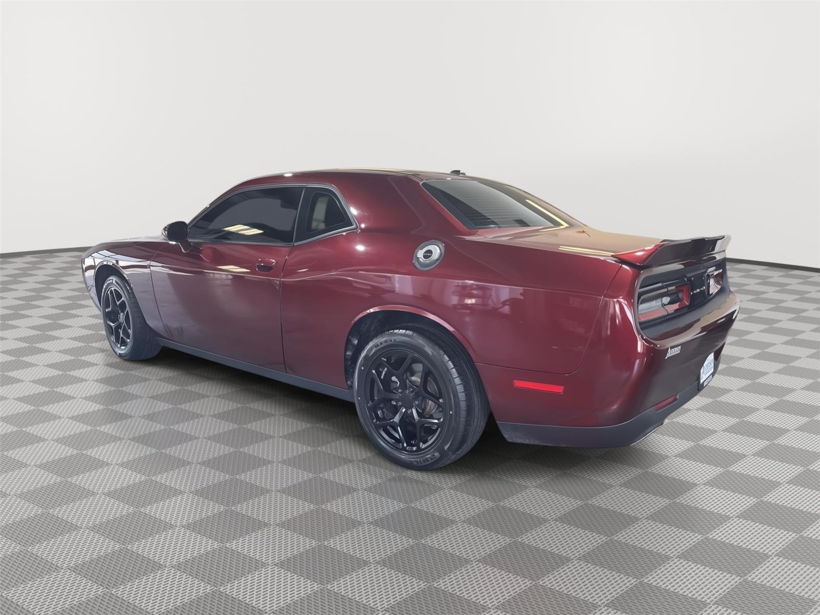 Vehicle photo 9