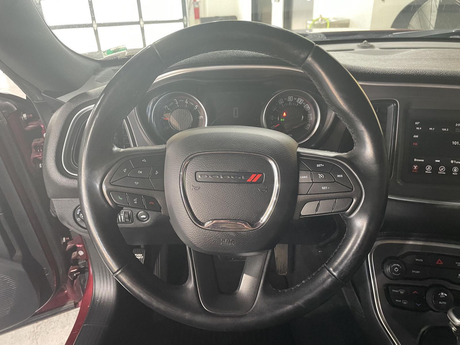 Vehicle photo 12