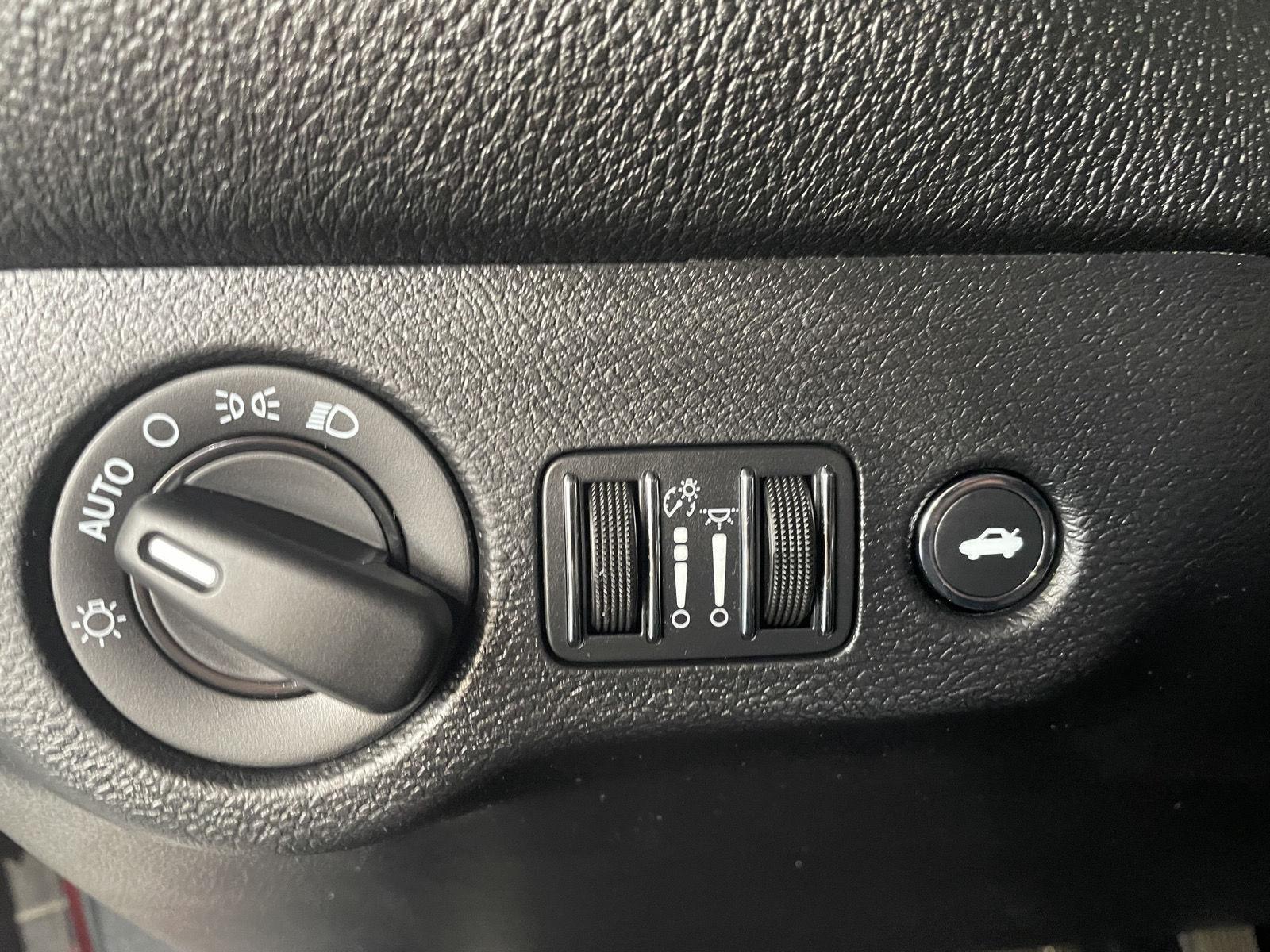 Vehicle photo 16