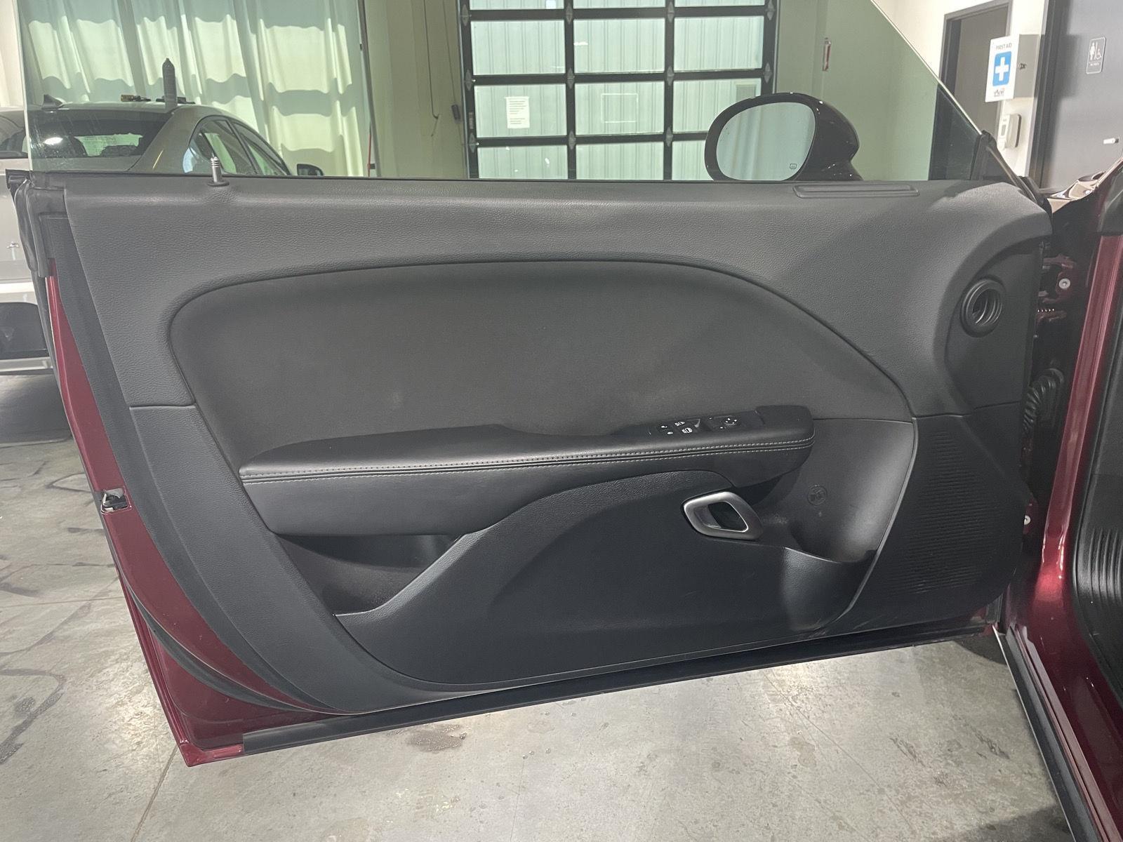 Vehicle photo 17