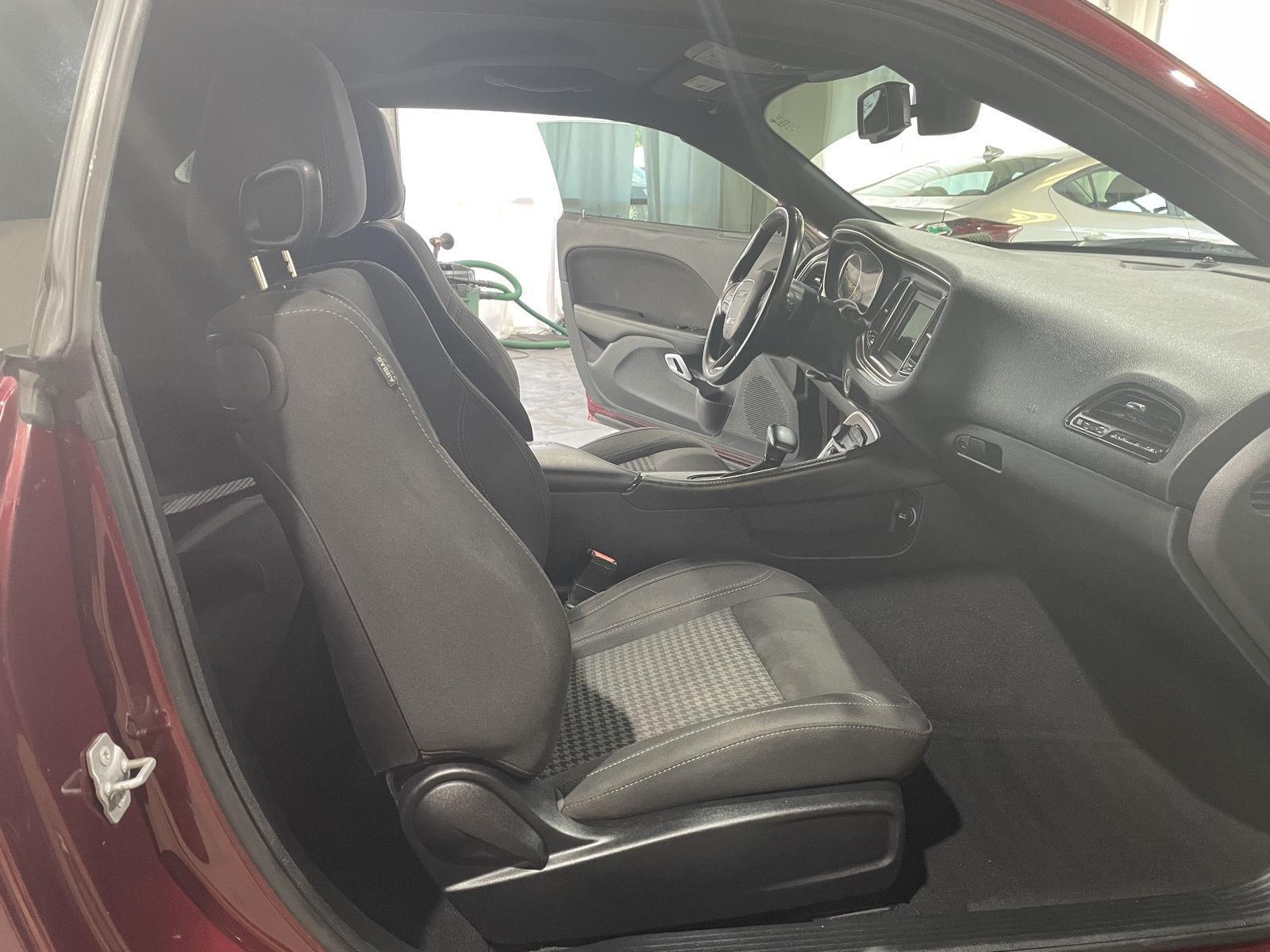 Vehicle photo 23