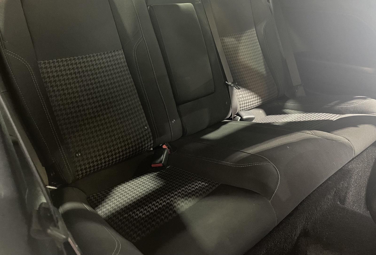 Vehicle photo 24