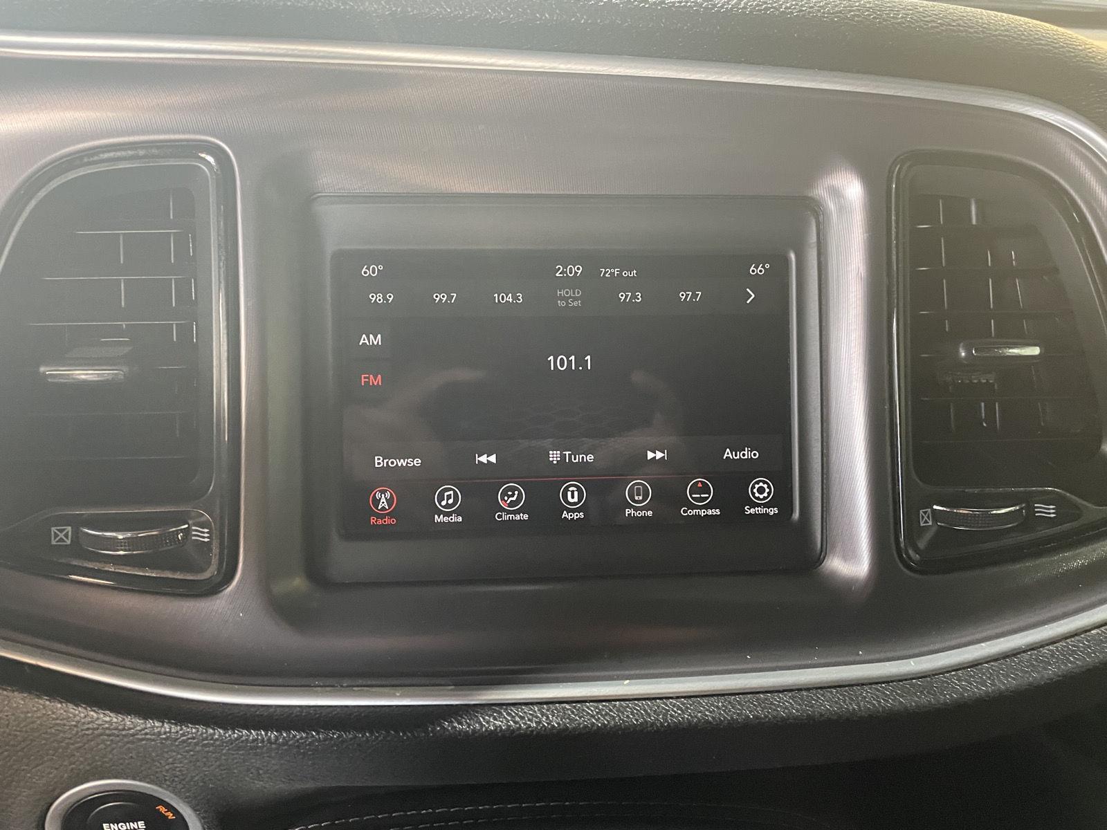 Vehicle photo 25