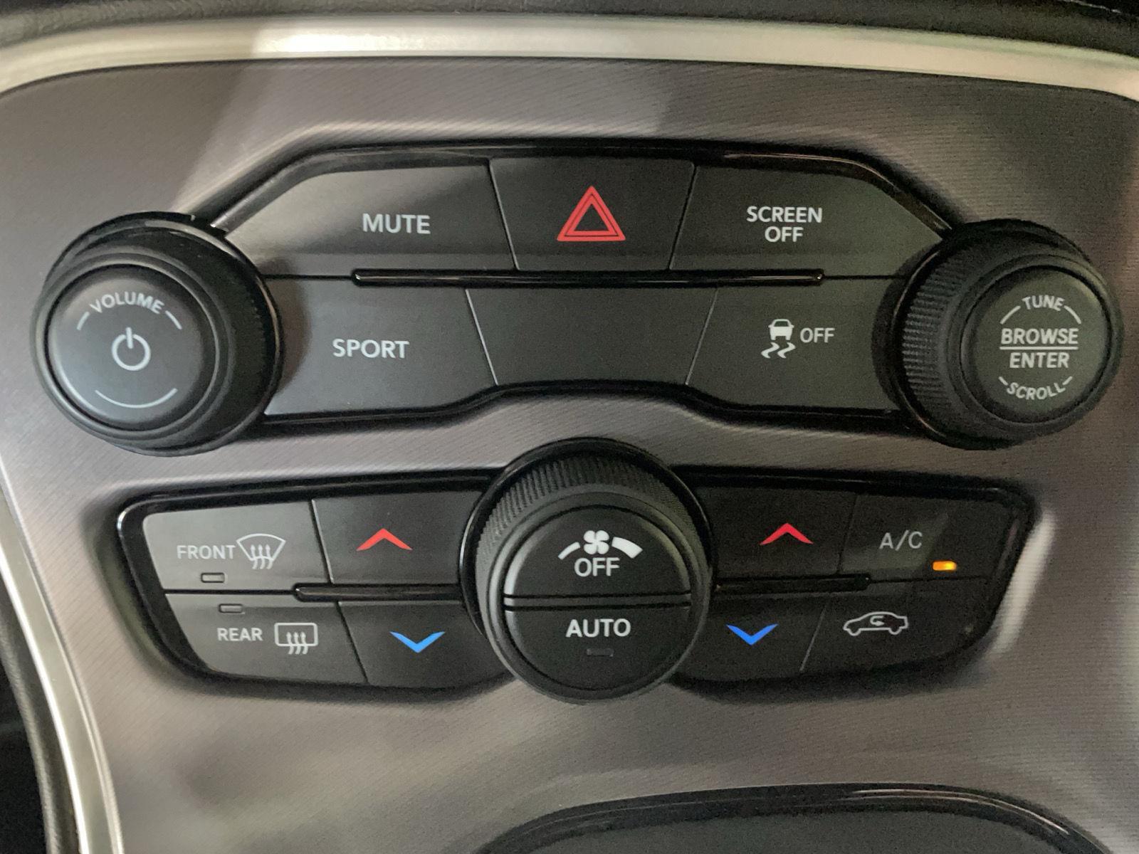 Vehicle photo 26