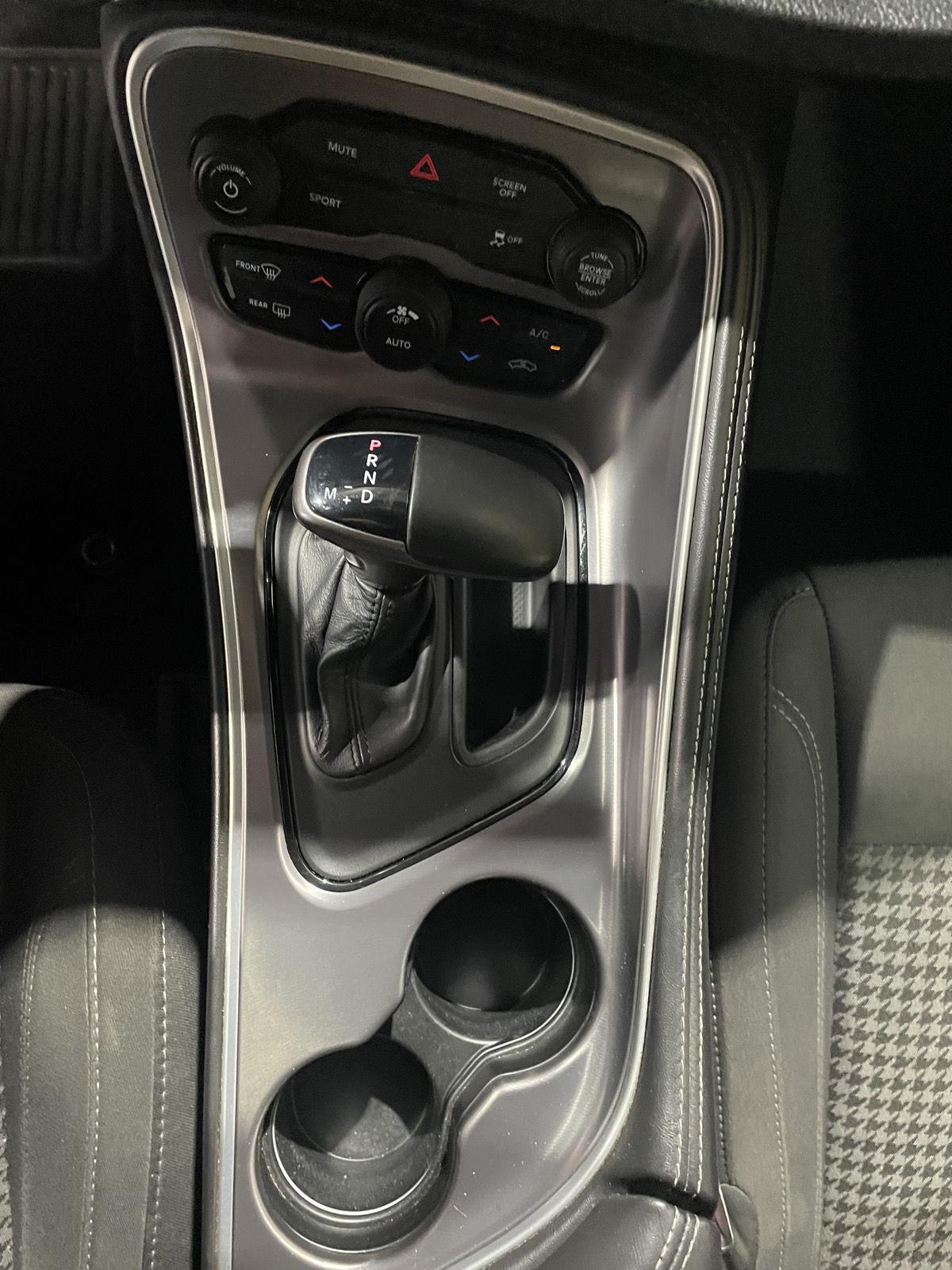Vehicle photo 27