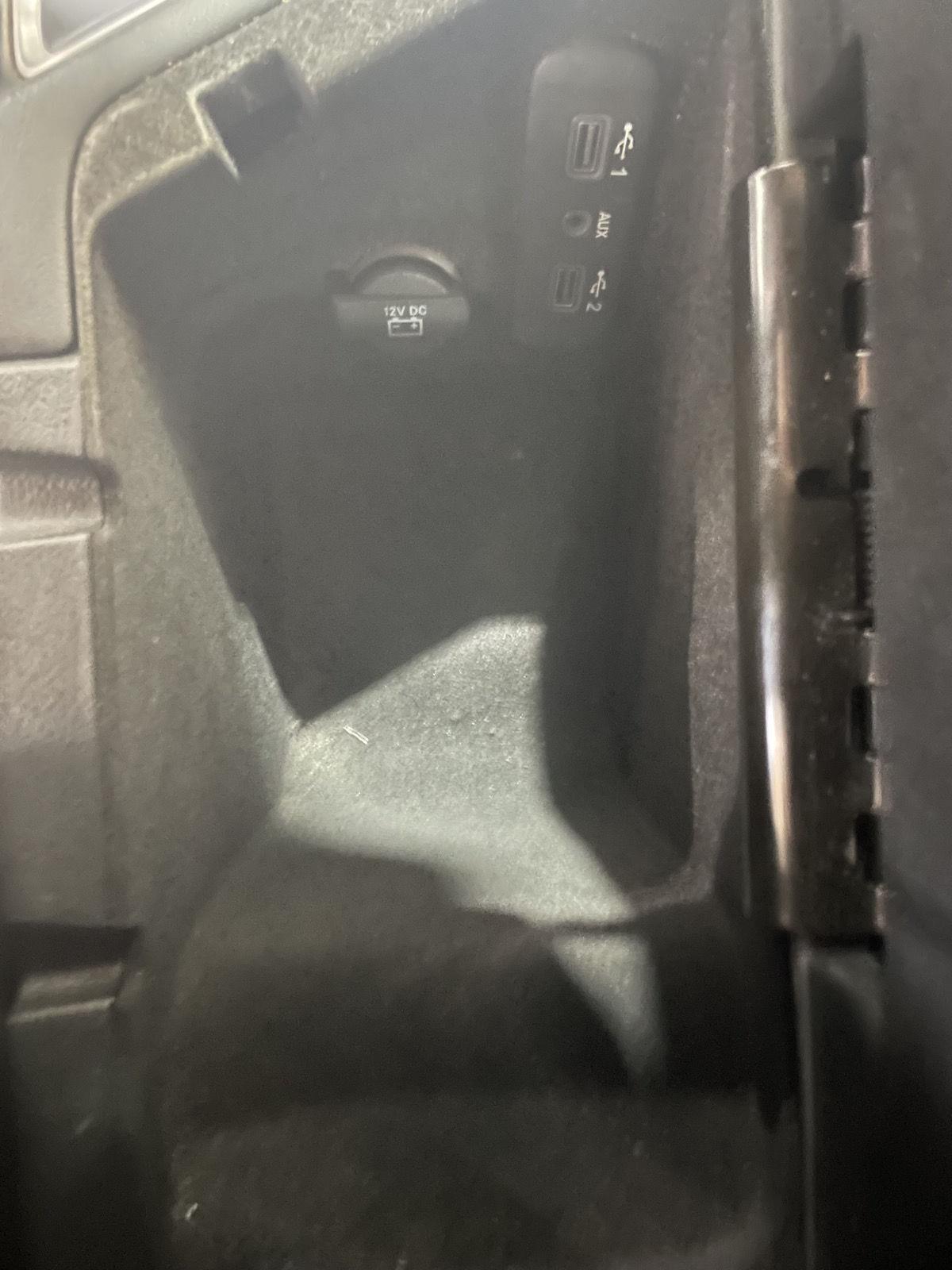 Vehicle photo 28