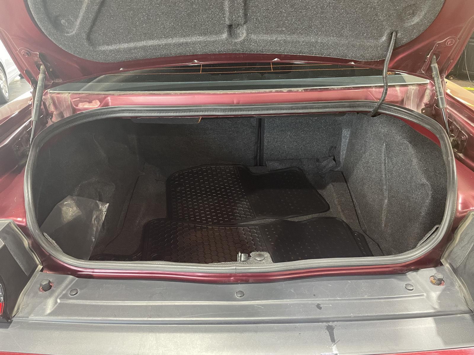 Vehicle photo 30