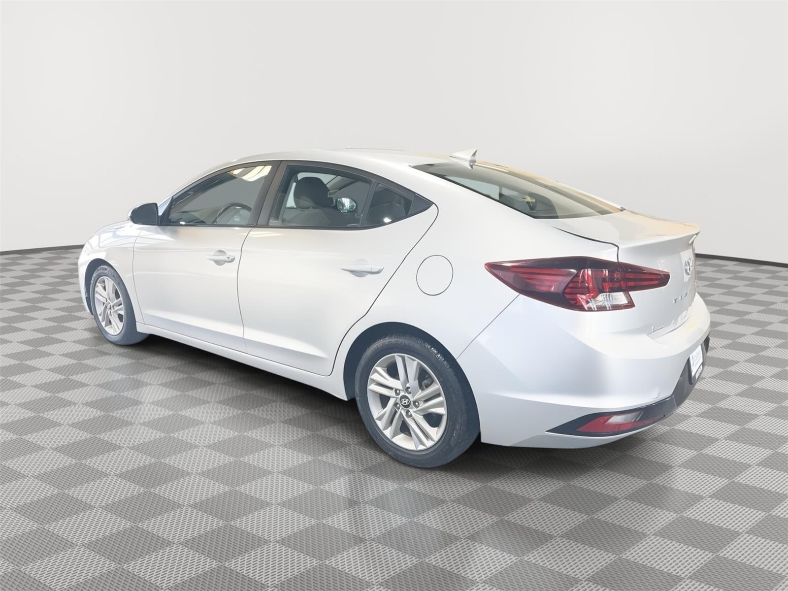 Vehicle photo 9