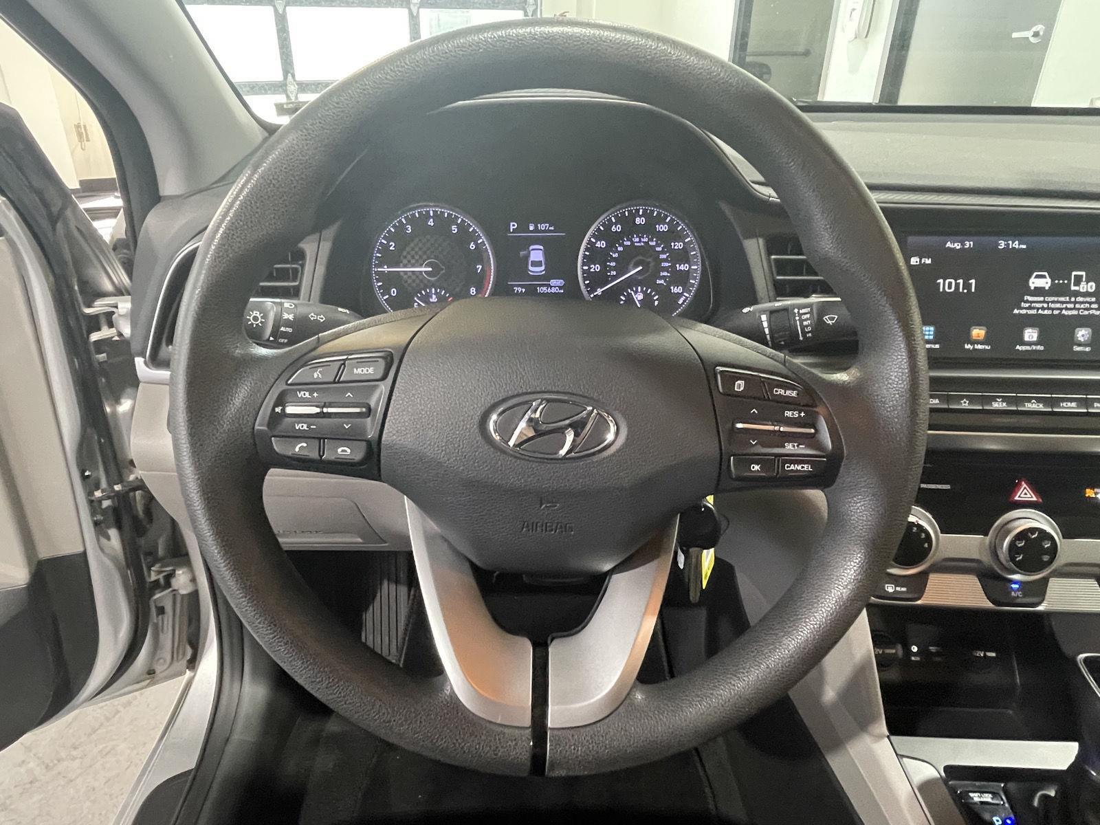 Vehicle photo 12