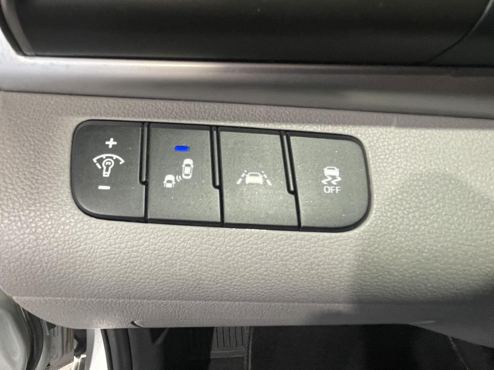 Vehicle photo 16