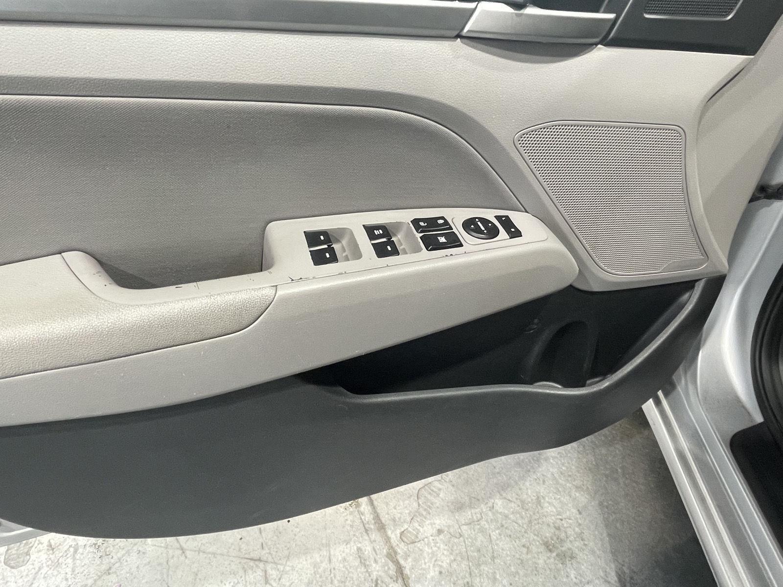 Vehicle photo 18